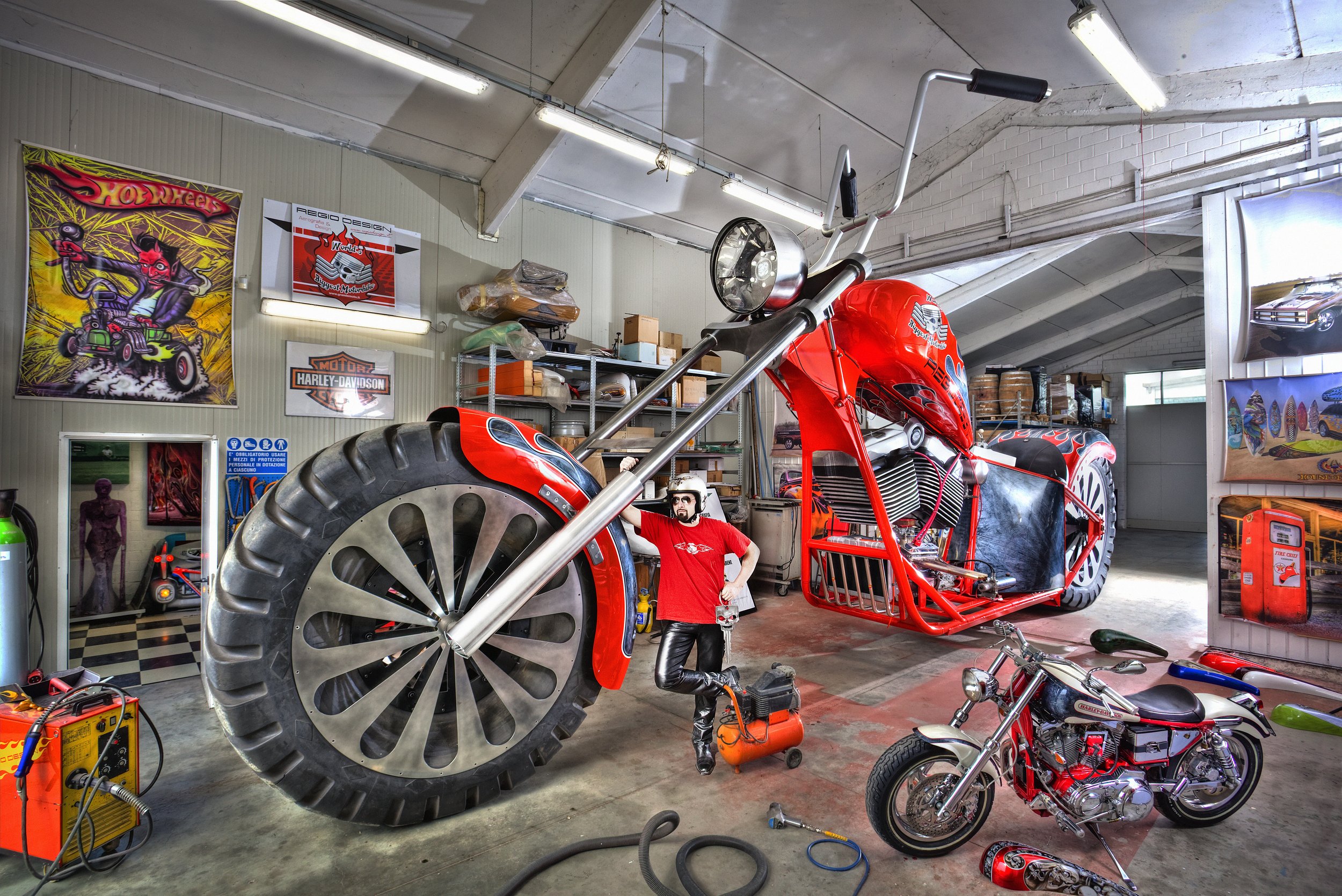 016 WORLD'S LARGEST MOTORCYCLE - Modena Italy.jpg