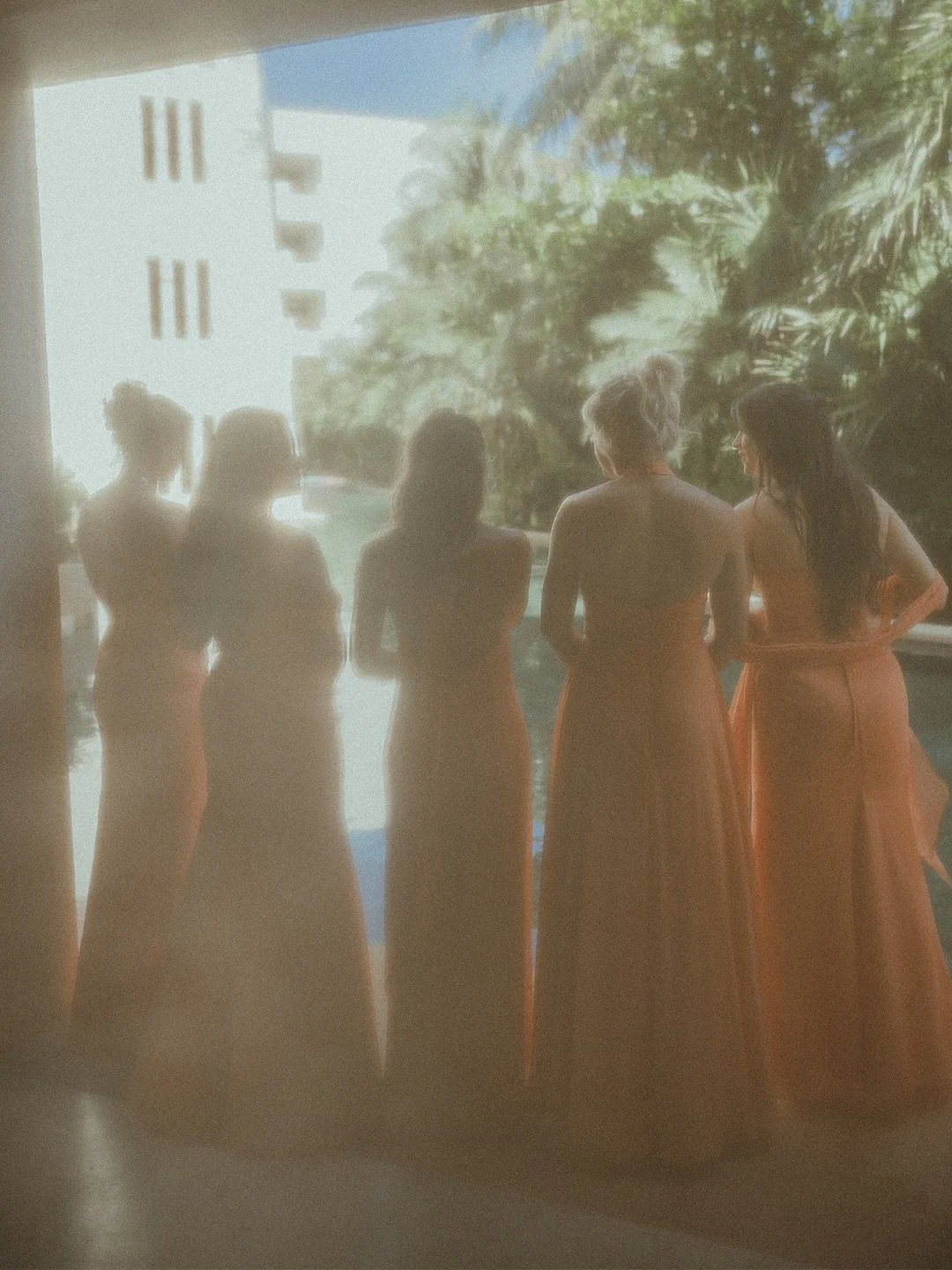 El amor tambi&eacute;n es compartir esos peque&ntilde;os instantes 🧡

Un pedacito del first look de Bella con sus bridesmaids antes del gran momento ~

~

Documentary and Analog Wedding Photography
Destination Wedding in Mexico
Secrets Akumal
Polaro