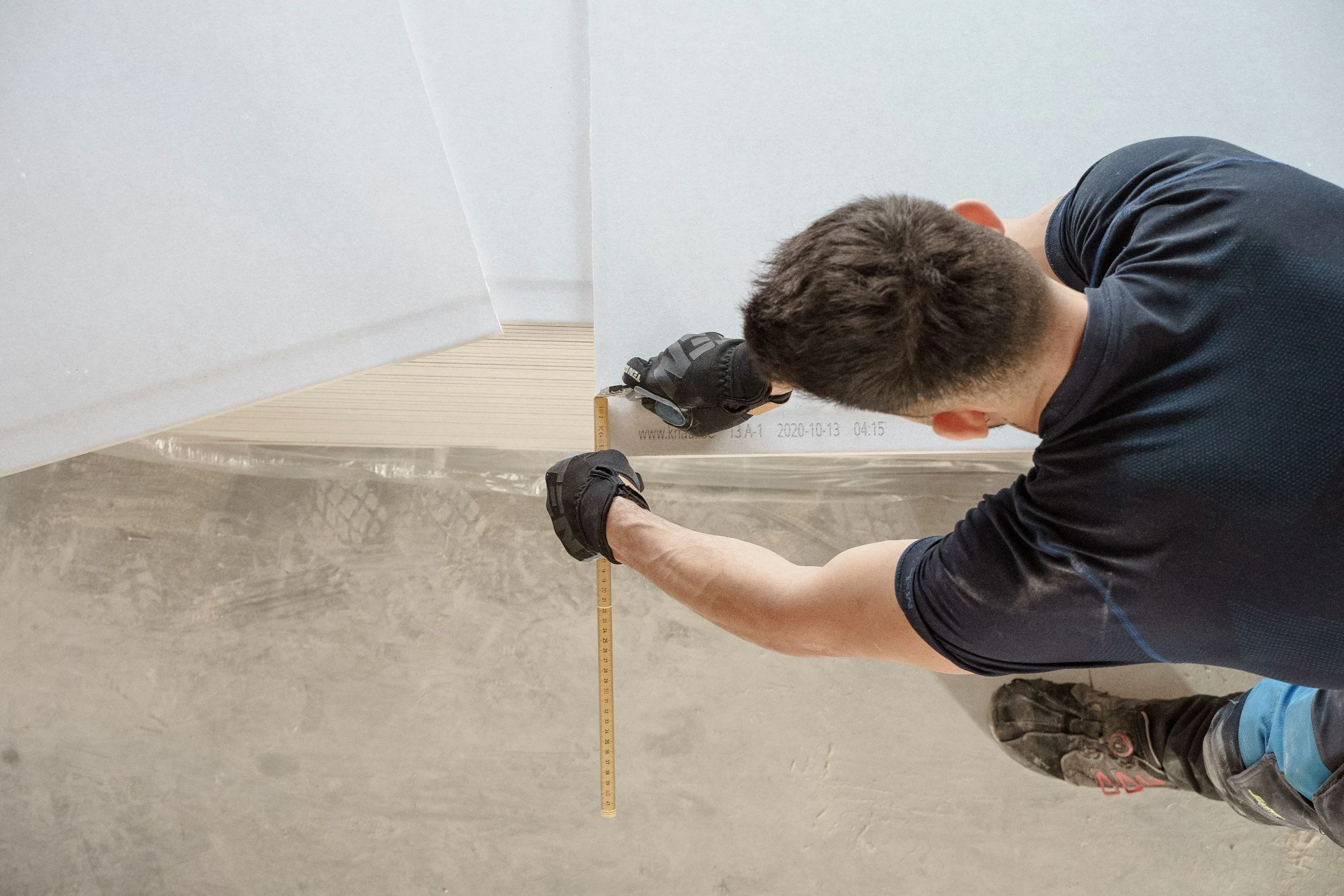 Handyman cutting drywall for repairs or maintenance