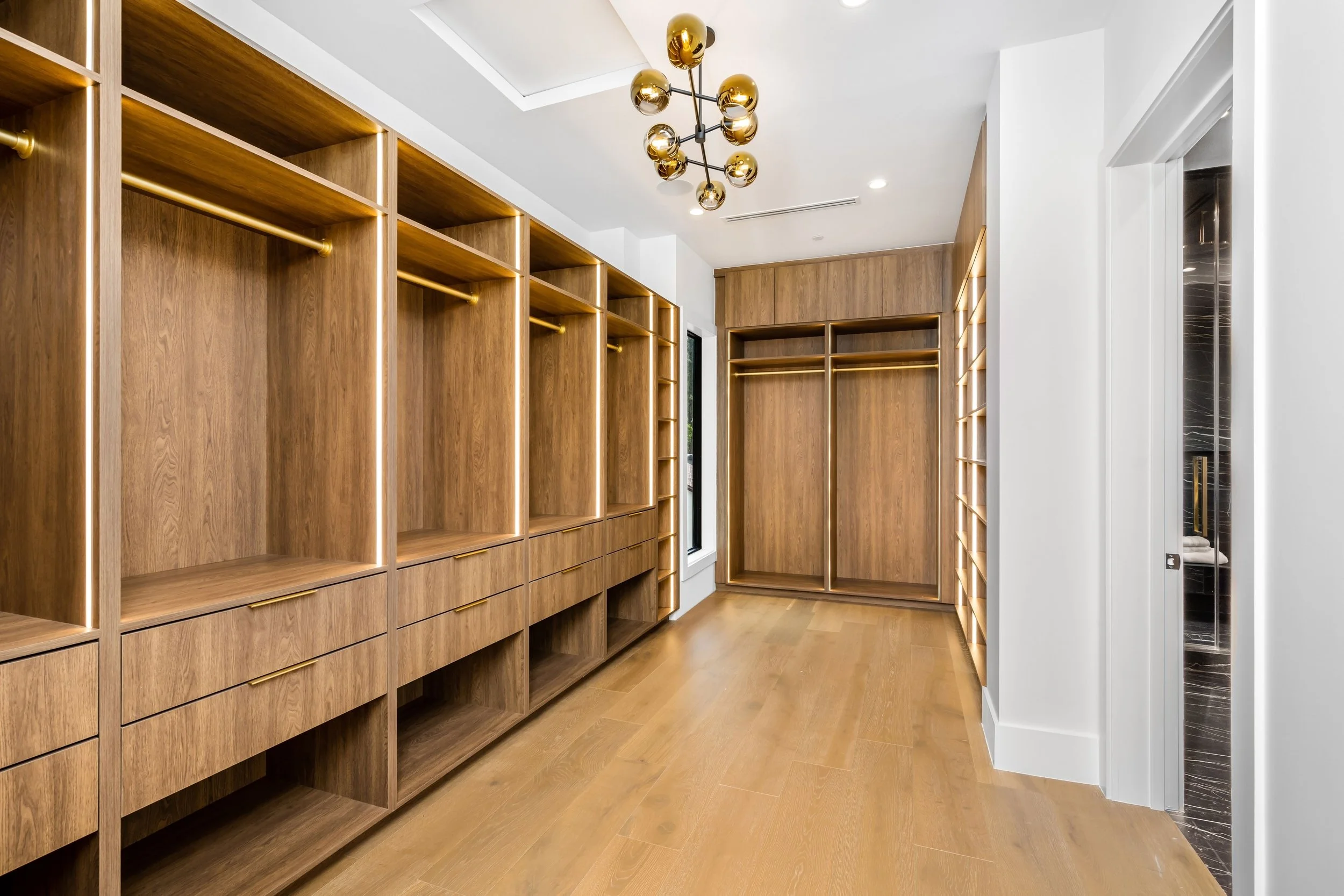 Walk-in Closet