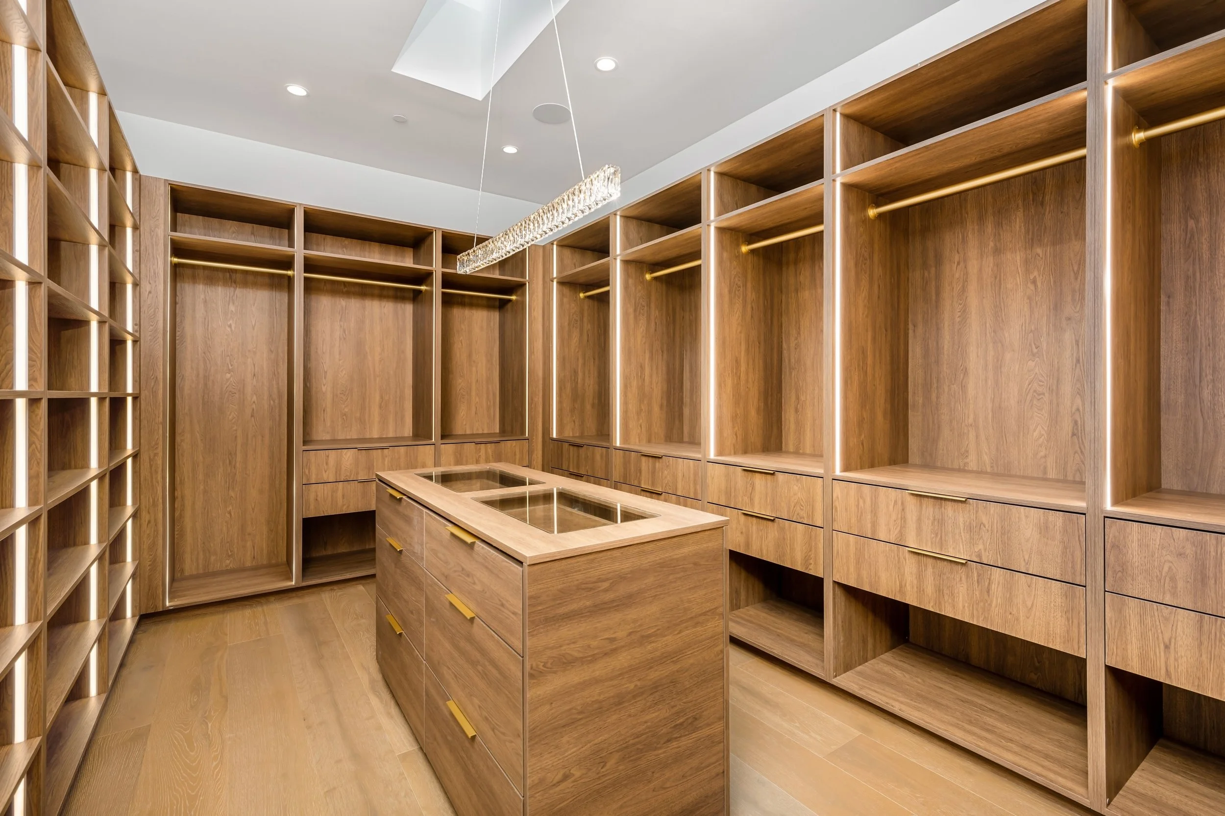 Walk-in Closet