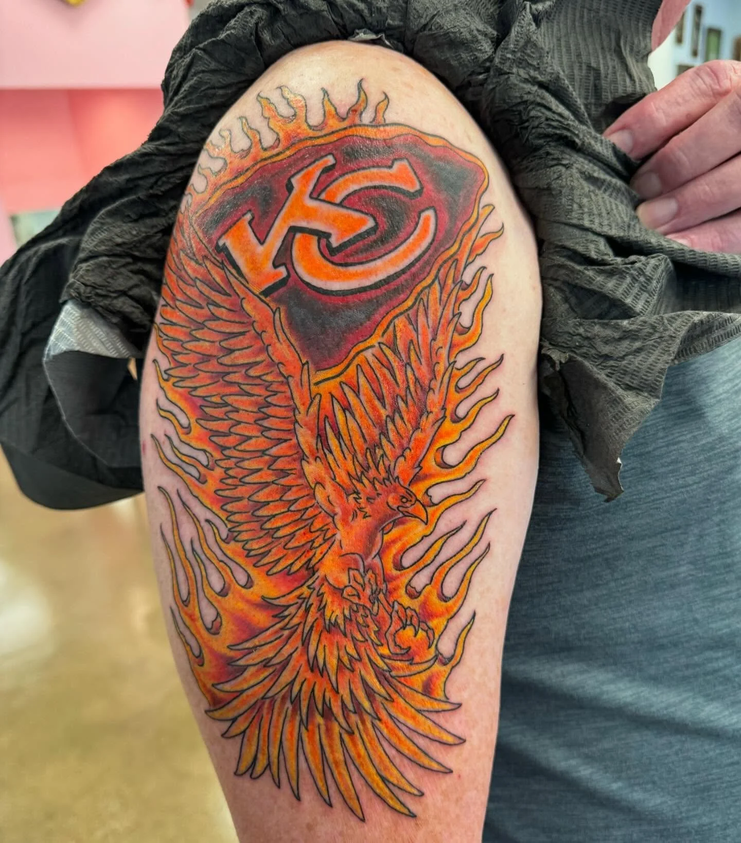 Fun chiefs tat!

#leenus_tattooer #hearttattoo605 #tattoo  #tattoosthatlookliketattoos #streetshopforever
#hearttattoosf #hifromSD #sodak #siouxfallsartists #siouxfalls #siouxfallstattoo #southdakota #aliveinthe605
