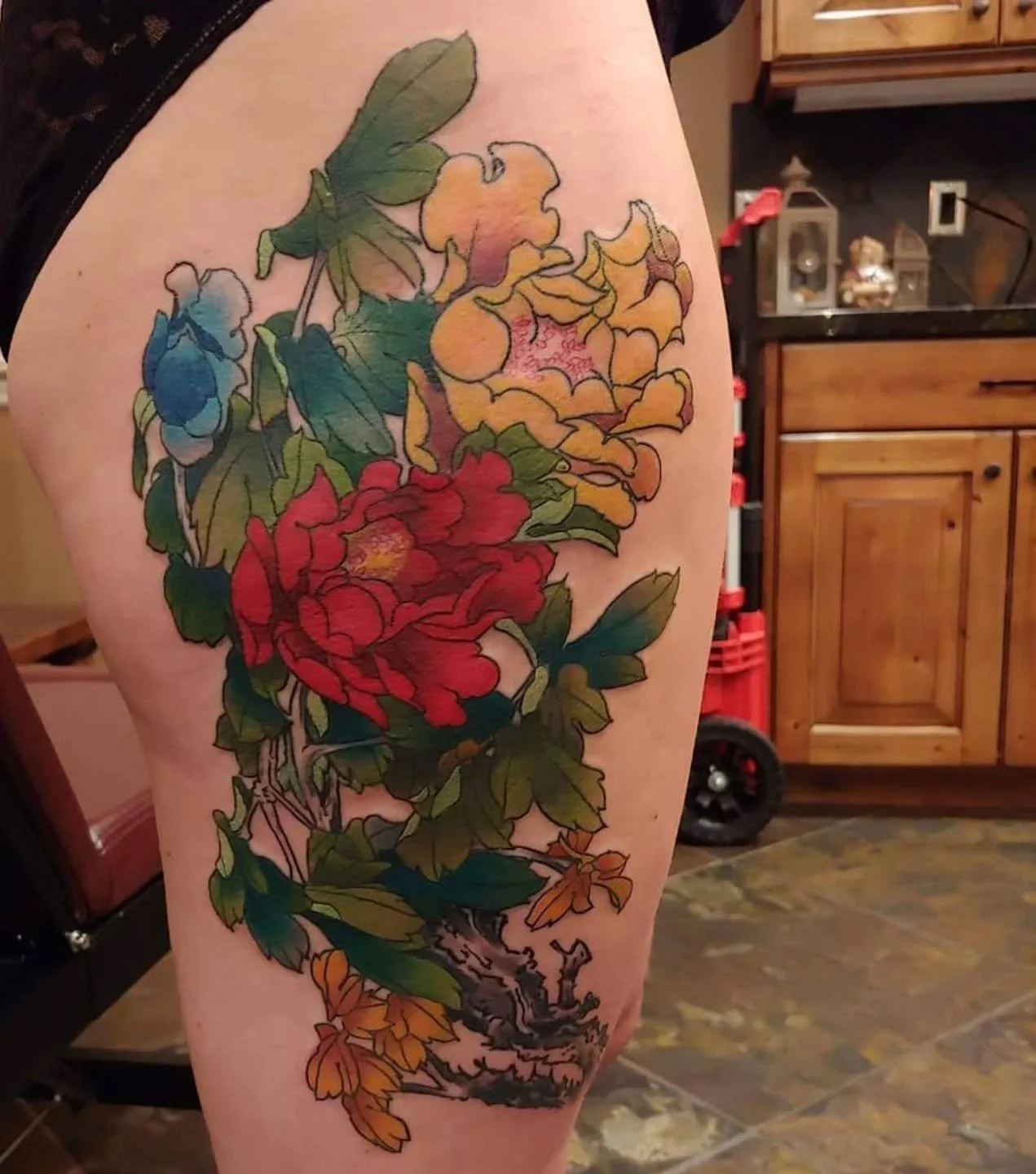 An older favorite of mine. 

Now booking at Heart Tattoo!

*dm me to schedule!
