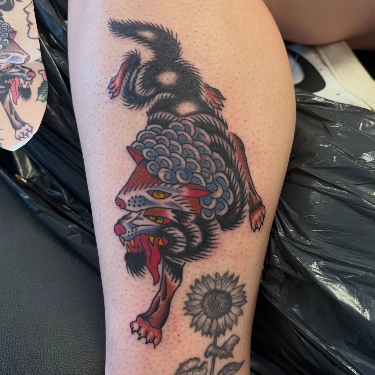 Book with me folks🏃🏻&zwj;♂️
.
.
.
.
#traditionalflash #americantraditionaltattoo #tattooapprenticeship #tattoos #hearttattoo605