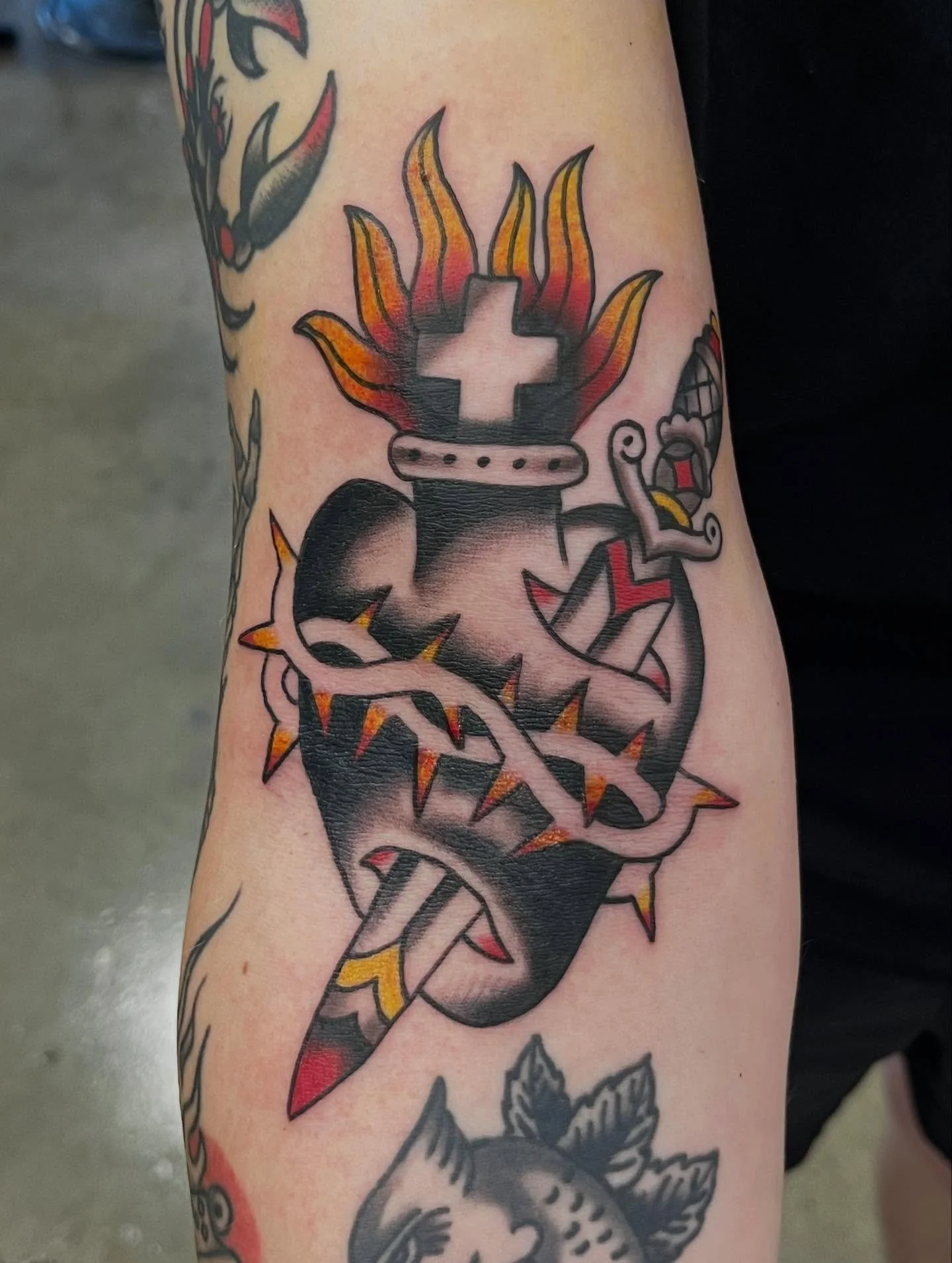 Some recent color tats I&rsquo;ve done. Learned a lot from these tattoos and I&rsquo;m grateful for every learning opportunity I&rsquo;ve gotten to experience in the last 5 months🙌🏻
.
.
.
.
#traditionaltattoos #tattooflash #tattooapprentice #heartt
