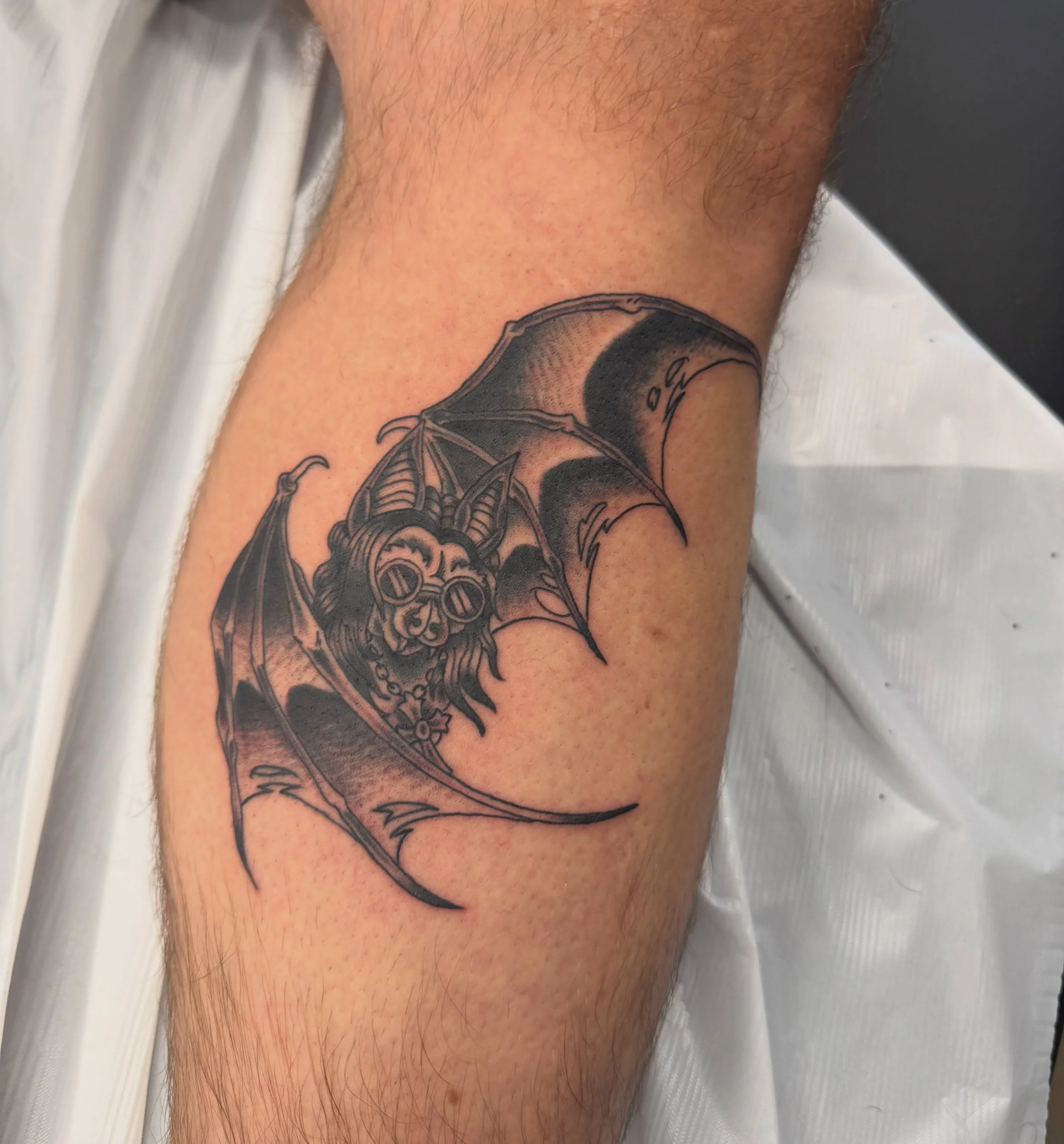 Ozzy bat for a walk in this morning!

#leenus_tattooer #hearttattoo605 #tattoo  #tattoosthatlookliketattoos #streetshopforever
hearttattoosf hifromSD sodak siouxfallsartists siouxfalls siouxfallstattoo southdakota aliveinthe605