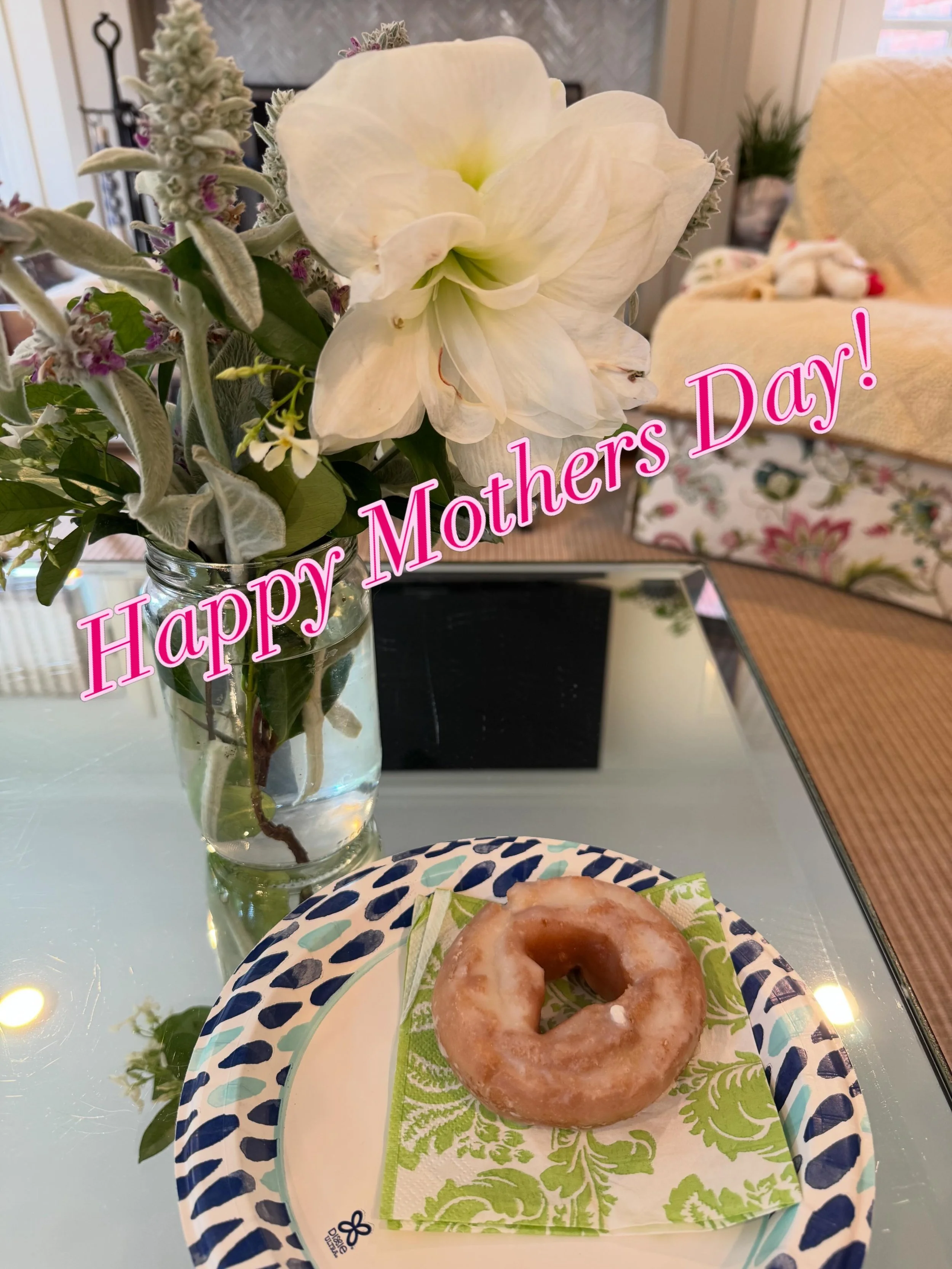 A mother&rsquo;s days breakfast and flowers fit for a queen brought to me this morning by my best 8 year old girlfriend Heidi!  #godbless all of you wonderful Moms out there!!#happymothersday❤️