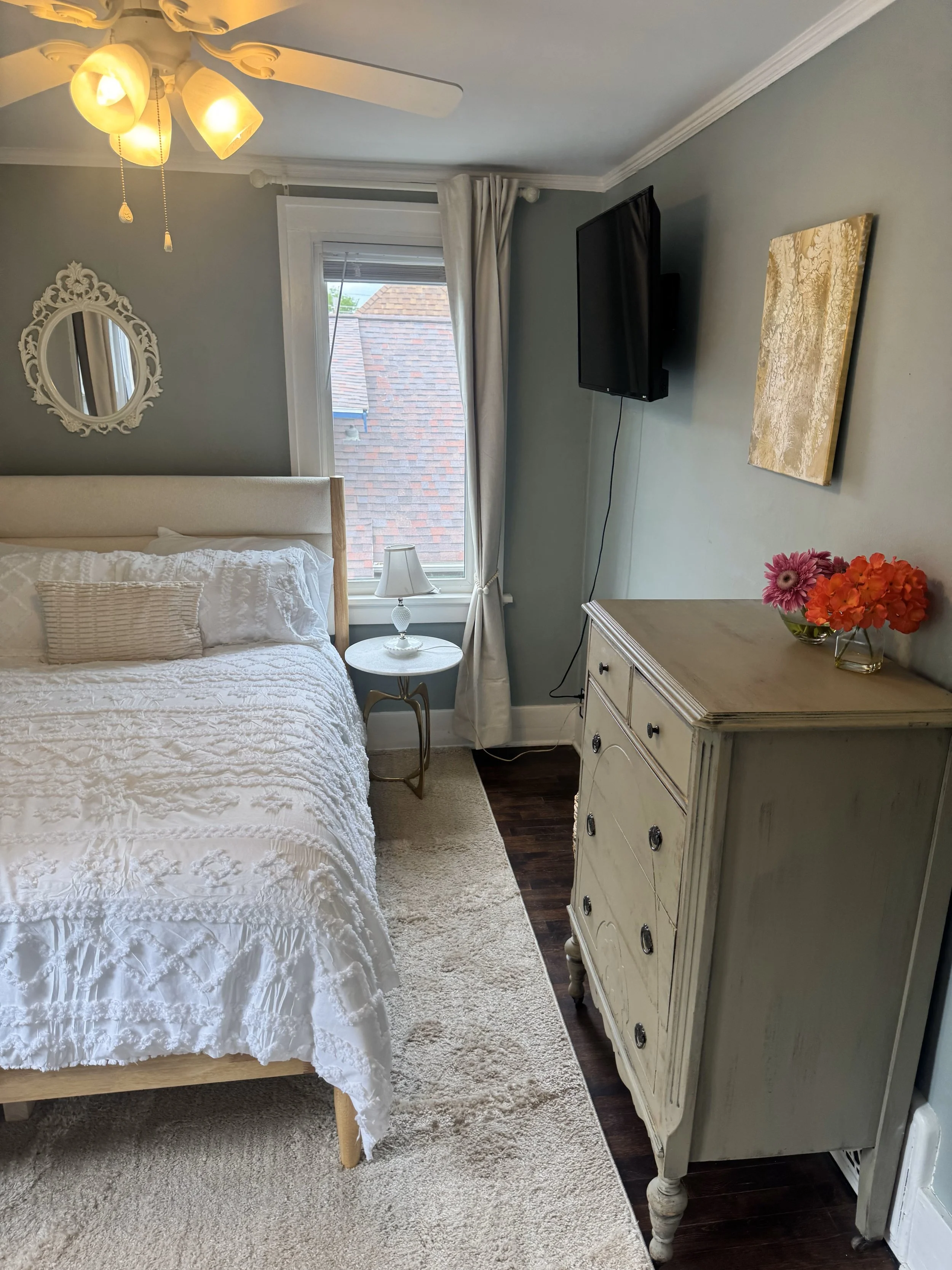 Explore furnished private rooms and a private lower-level apartment in a refurbished Rochester home designed for traveling nurses, residents, medical students, and other healthcare professionals.l.