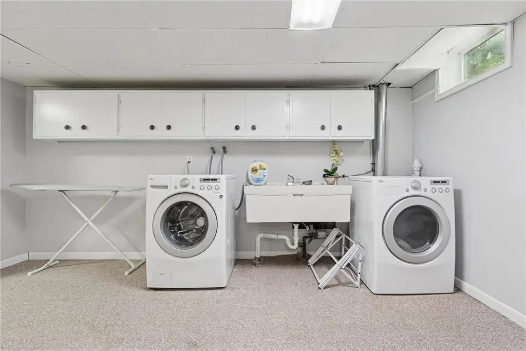 In-home laundry facilities for furnished room guests