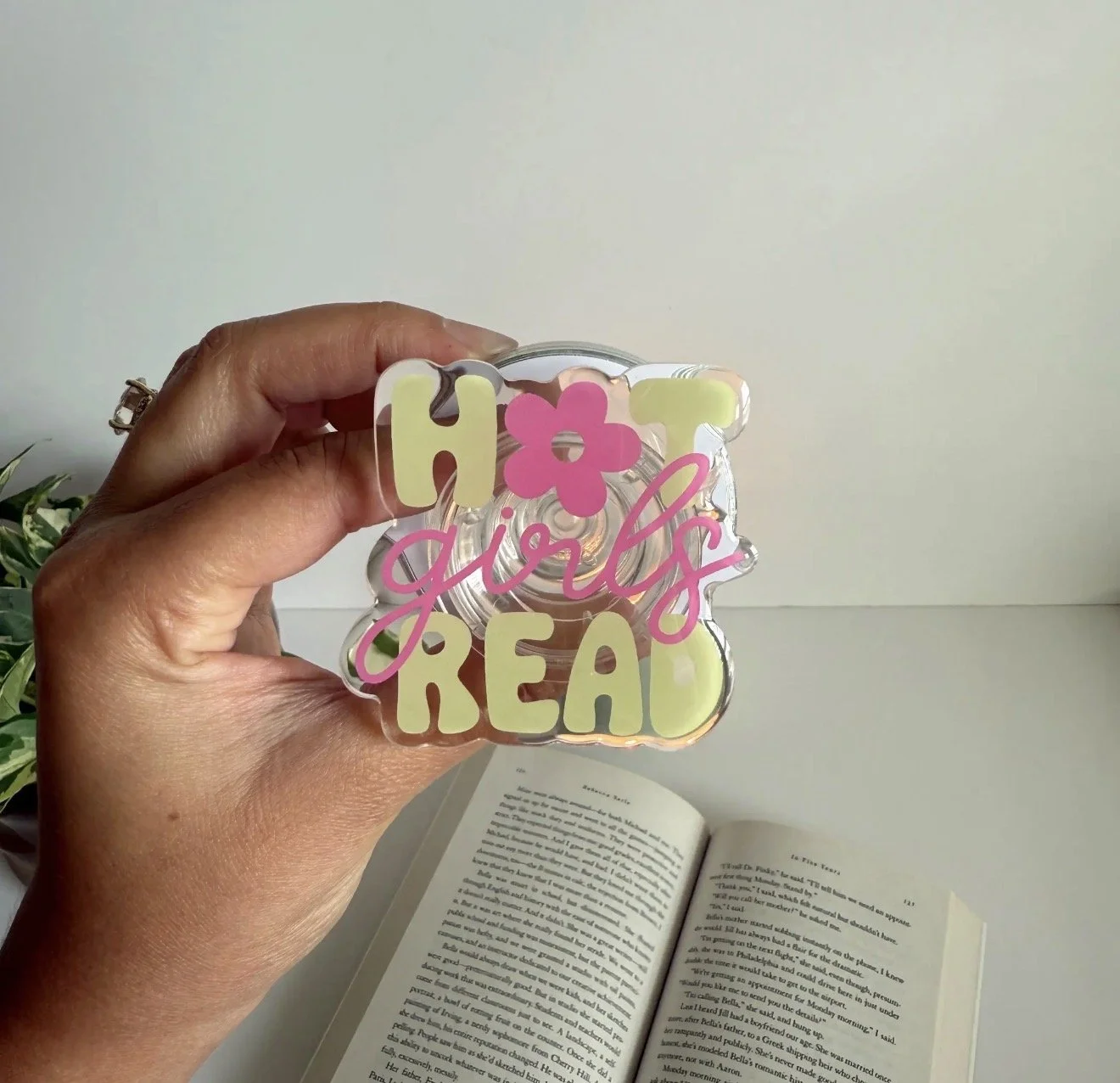 Hot Girls Read Mag Safe Grip