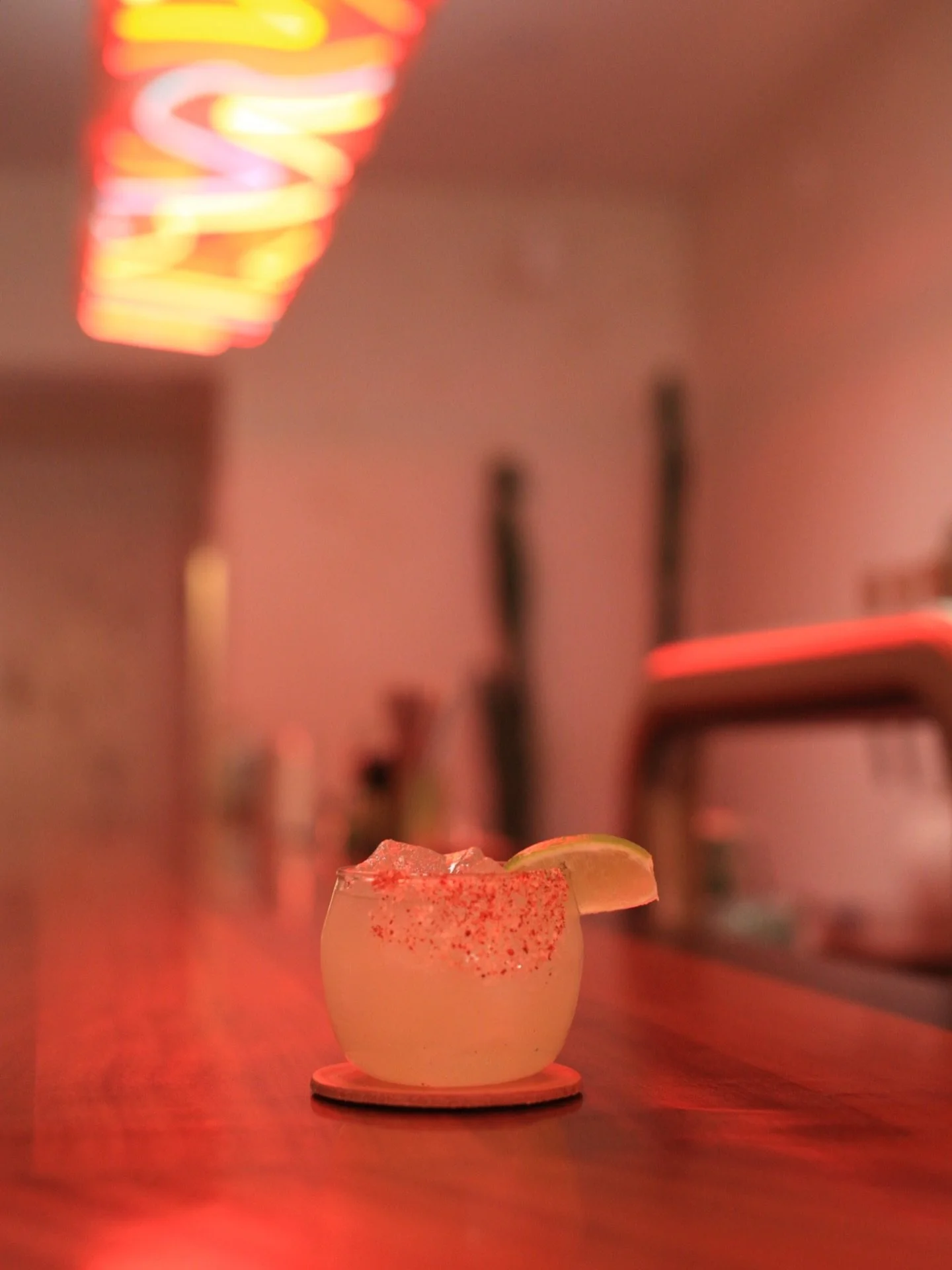 Did you know we have 𝖍𝖆𝖕𝖕𝖞 𝖍𝖔𝖚𝖗 the first two hours every day? That means you can get our world famous marg (blanco &amp; a&ntilde;ejo tequilas, fino sherry, triple, lime, bug salt) for $10, small @strangedaysbeer chela for $3, and select sh