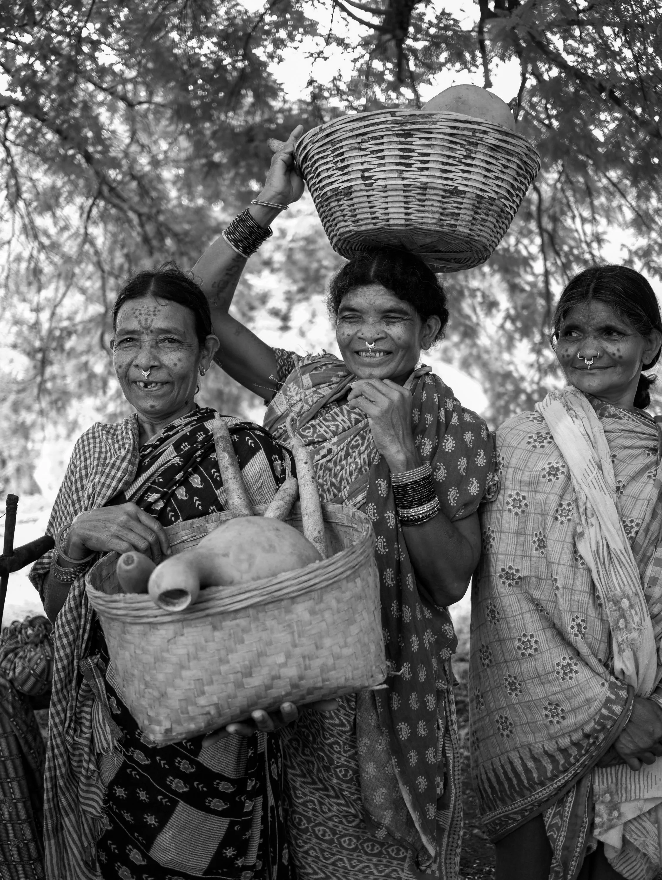 KONDH WOMEN OF RAYAGADA CARRYING TUMBA
