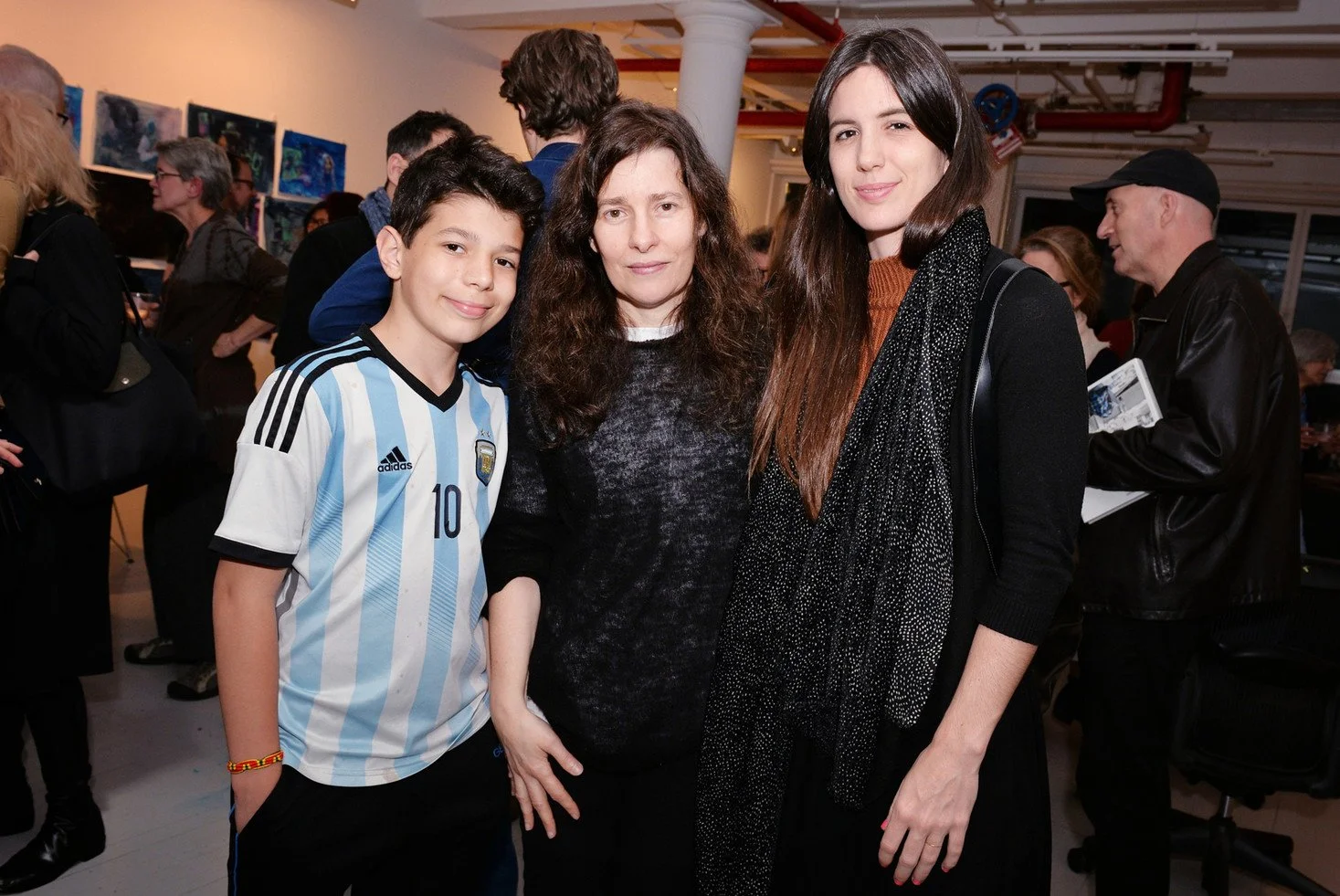 Karin Schneider (center)