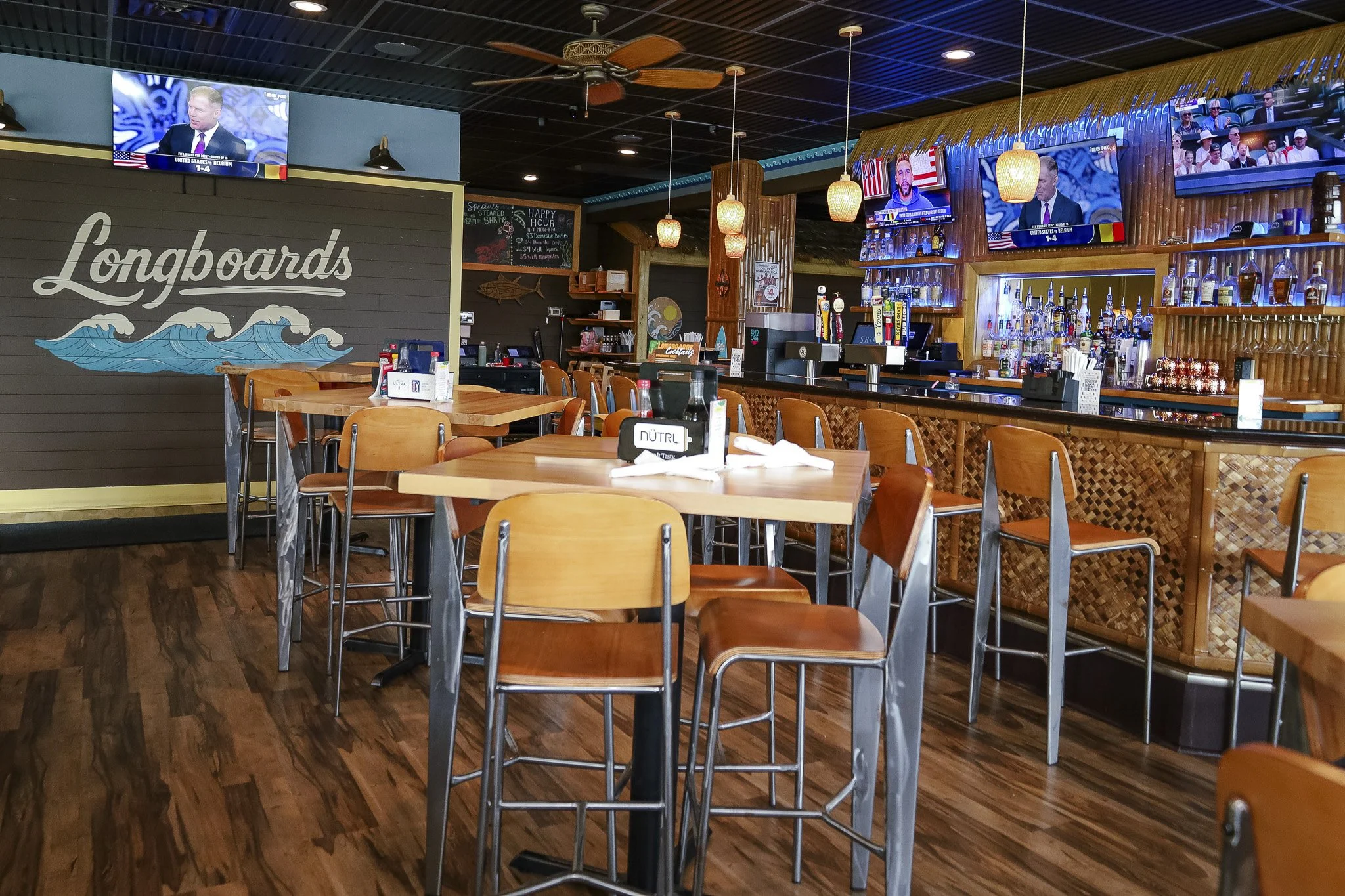 Family restaurant with island vibes