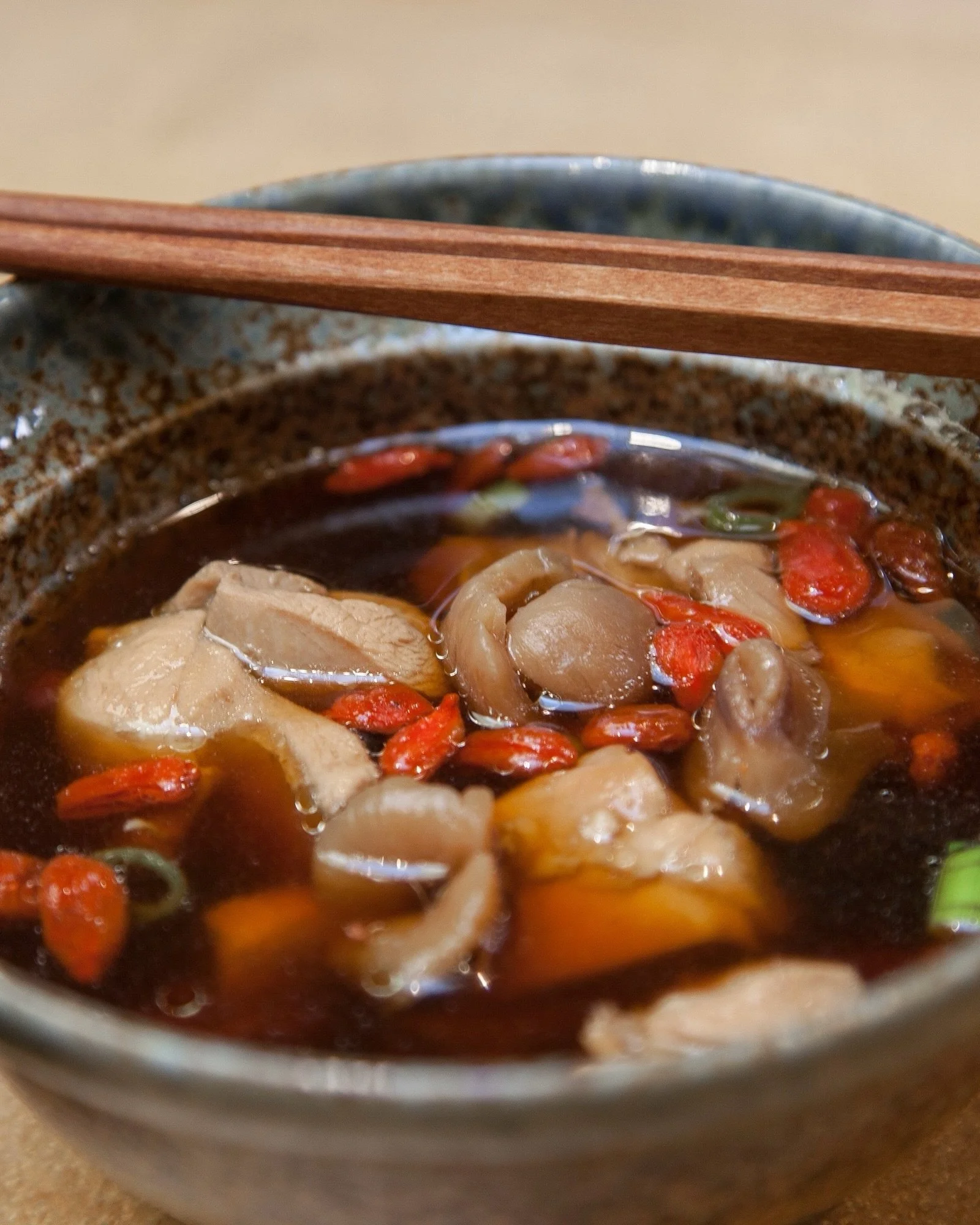 In the kitchen with Nam Singh. 🍲 

In a recent class, Nam showed how culinary and tonic herbs work together to turn a simple pot of soup into something deeply nourishing.

Culinary herbs like ginger and scallion bring warmth, flavor and aroma, and h