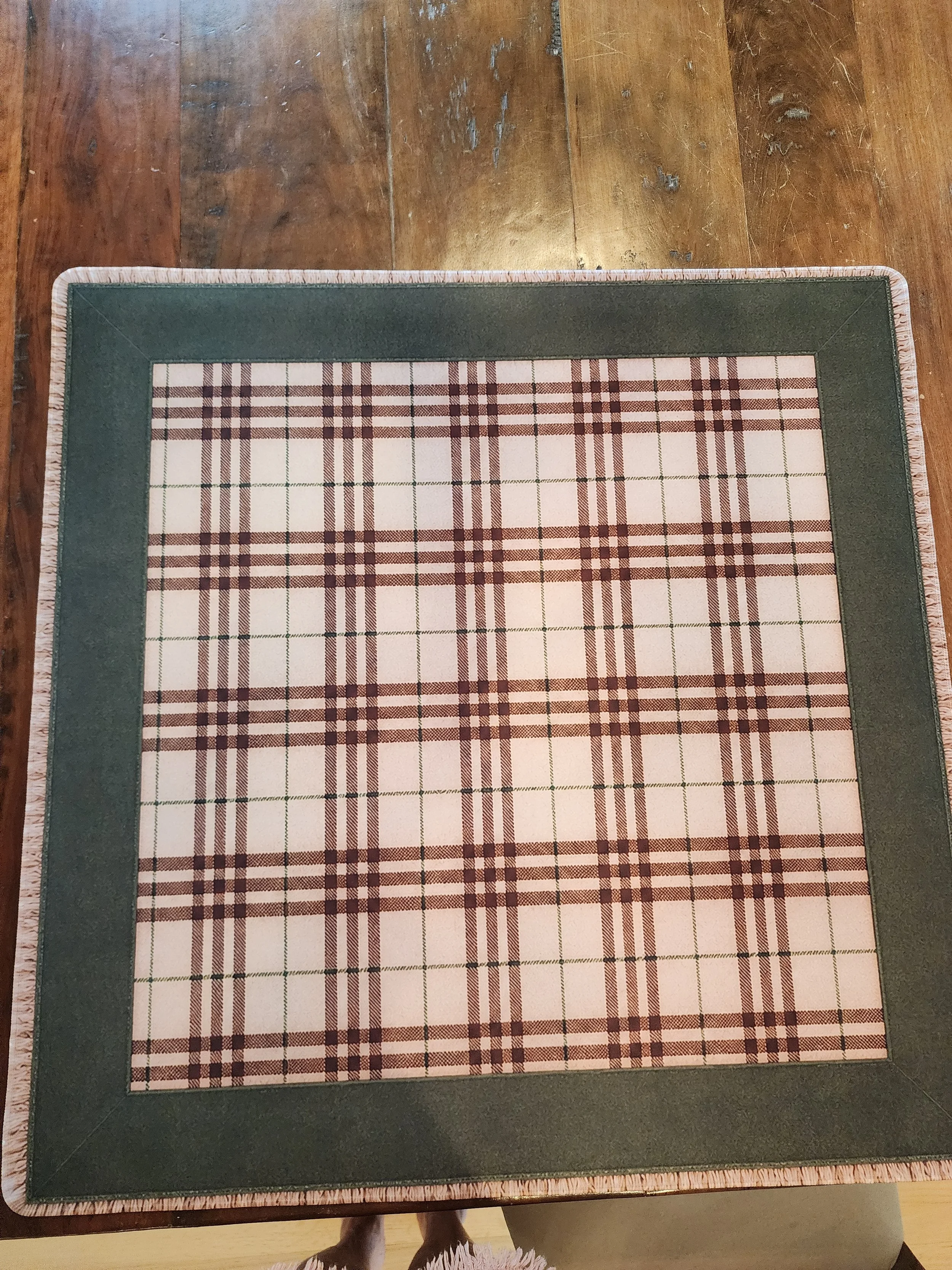 Plaid 33 inch Neoprene Mat
