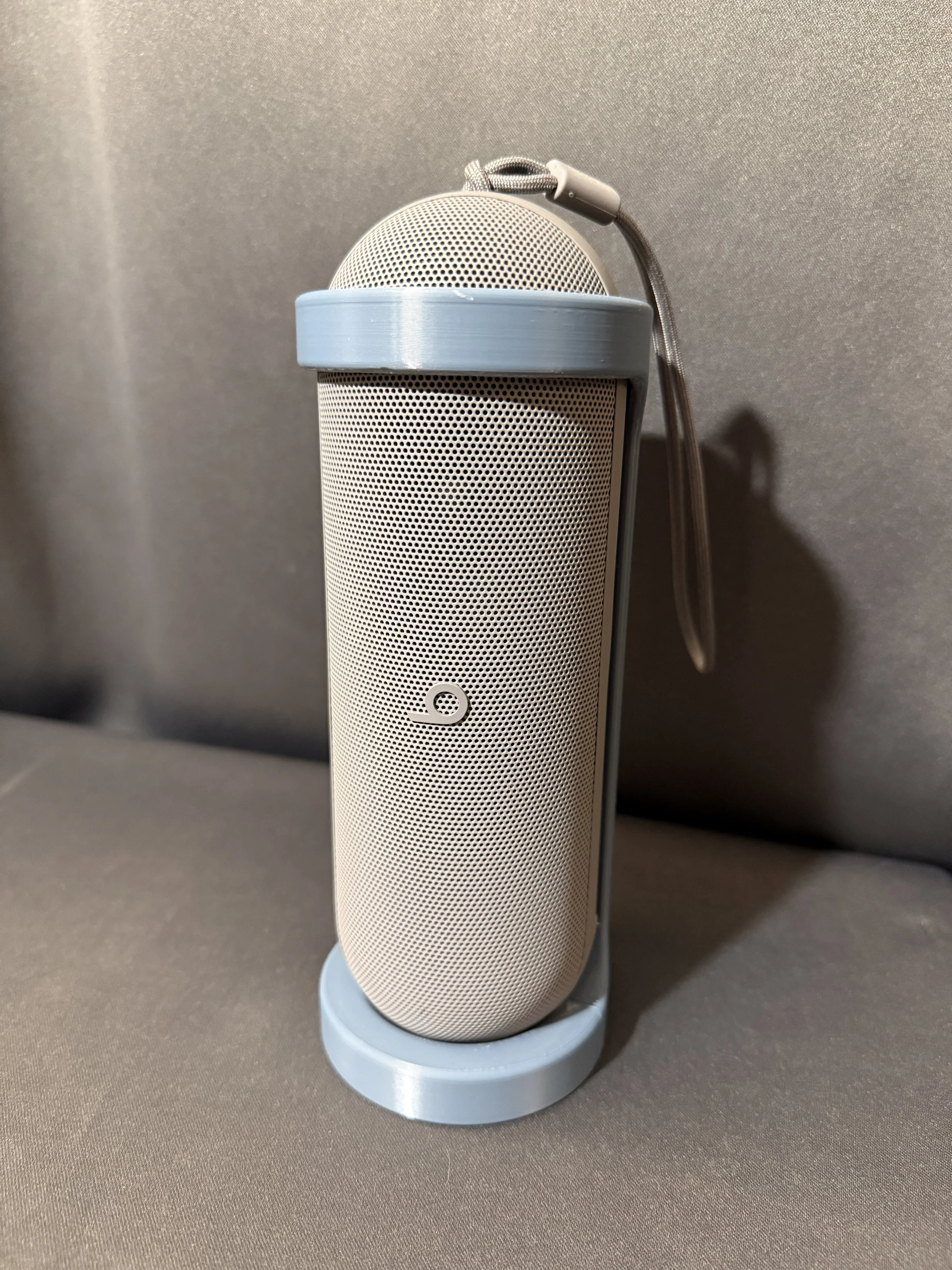BEATS PILL STAND 1.JPG