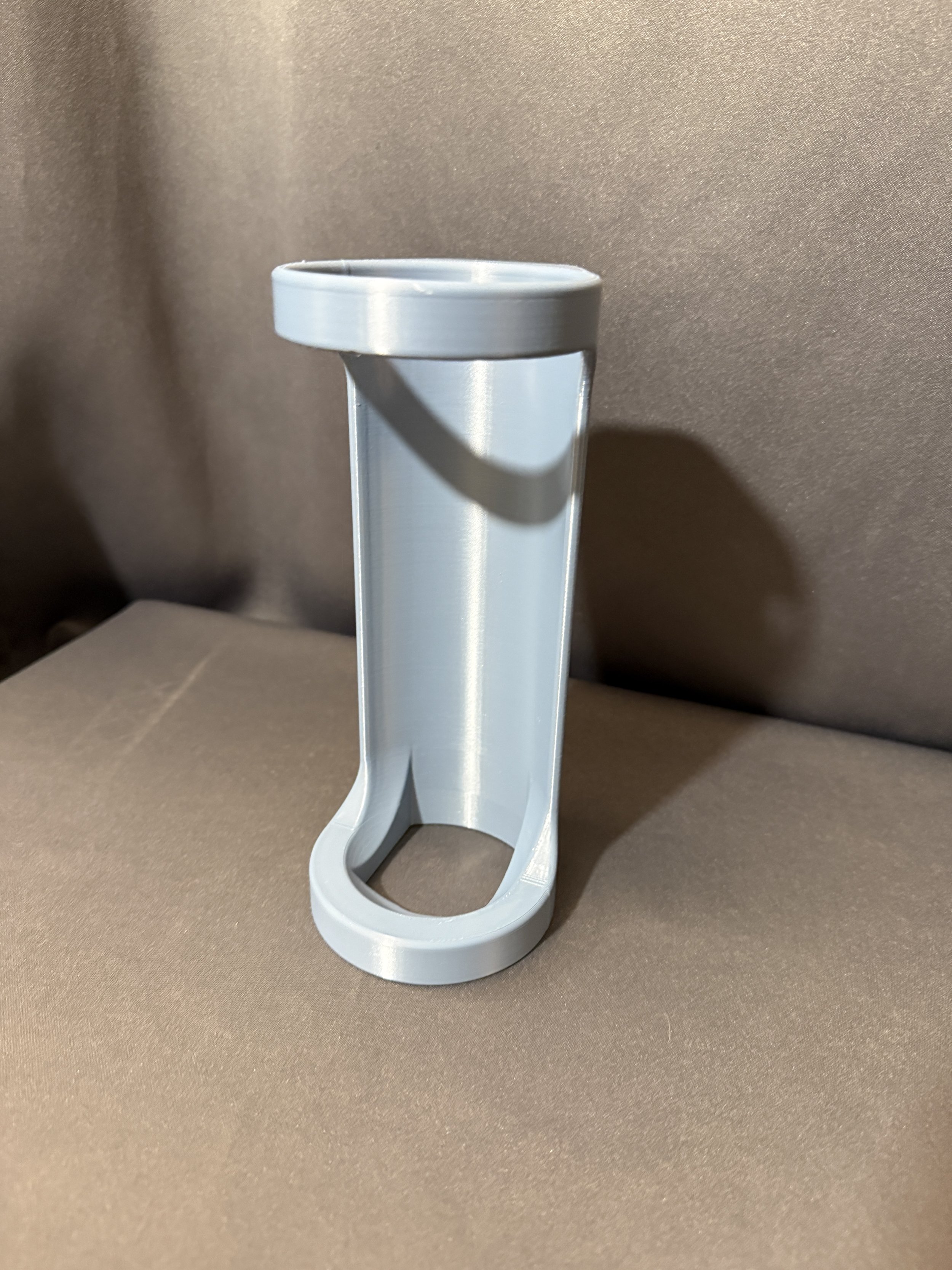 BEATS PILL STAND 3.JPG