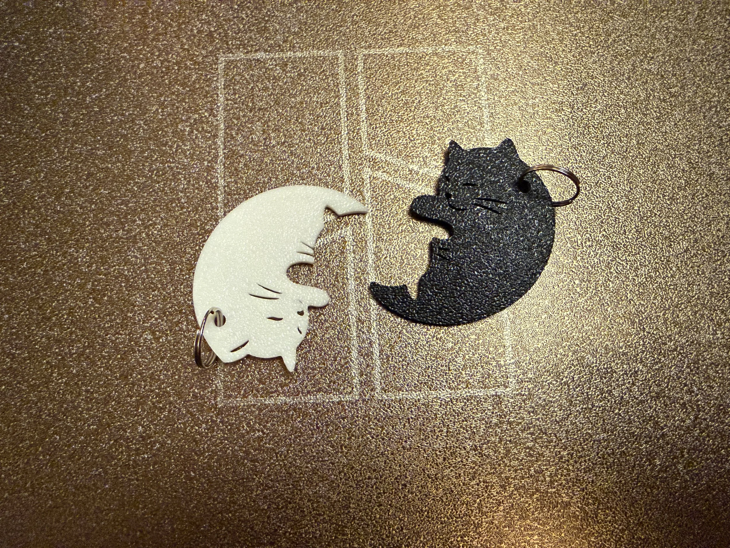 YIN-YANG CAT KEYCHAIN 1.JPG