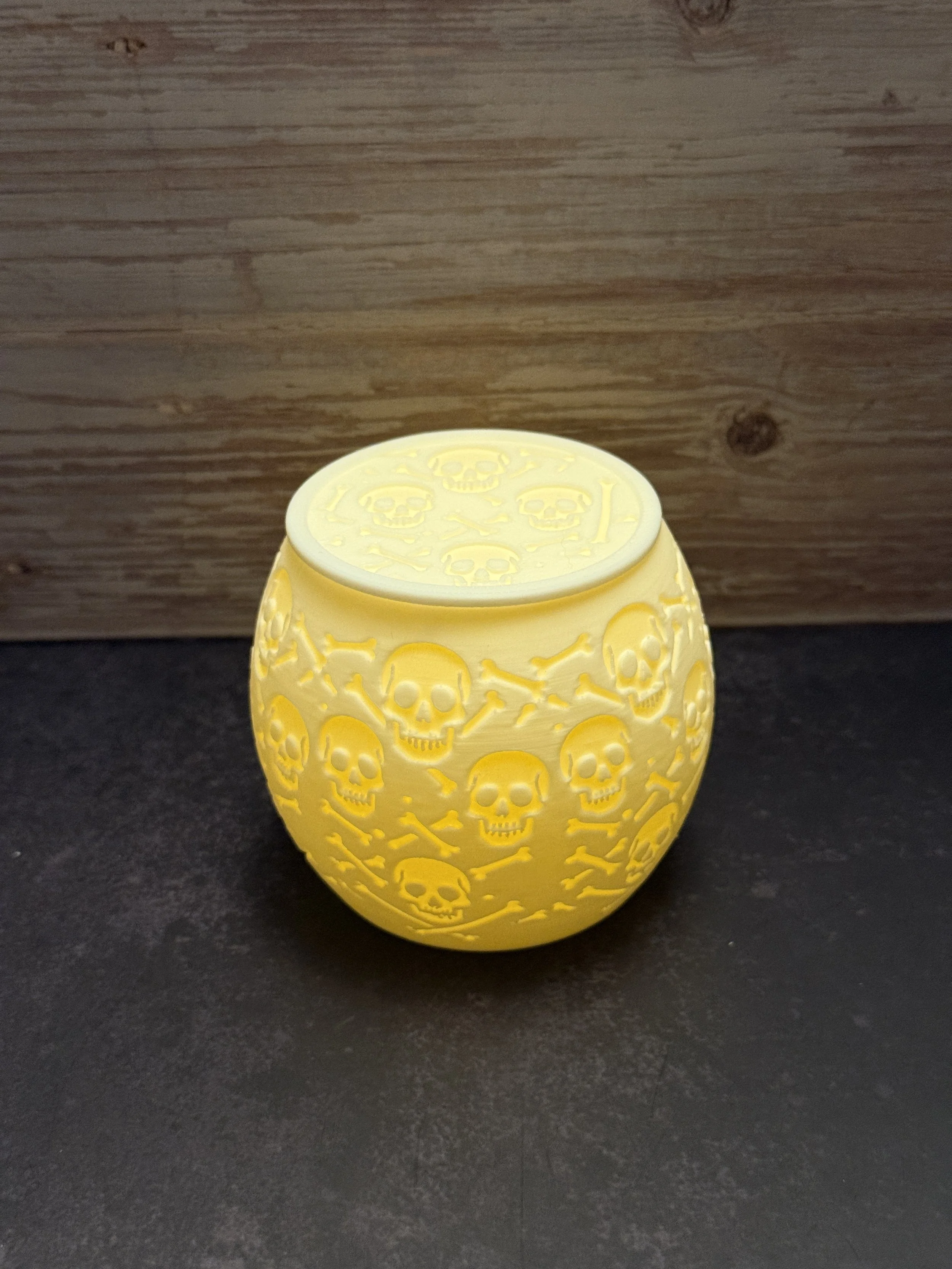 SKULL AND CROSSBONES TEALIGHT HOLDER 2 Ralf_3D.JPG