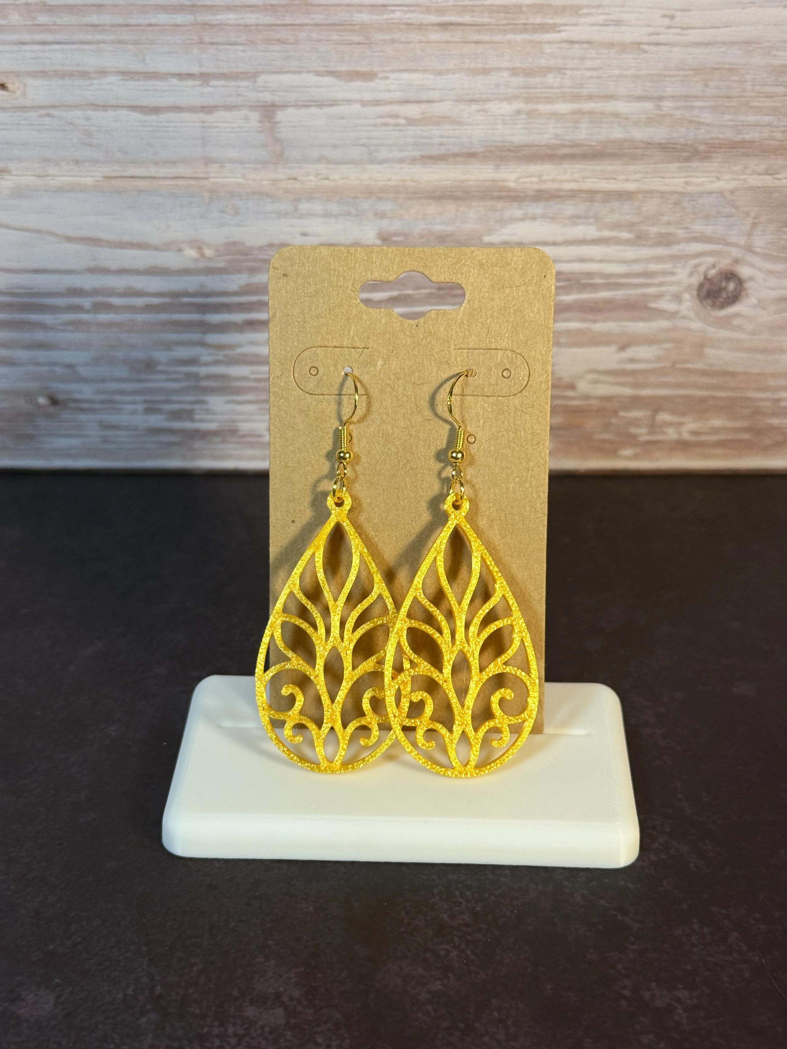 Teardrop Leaf Swirls