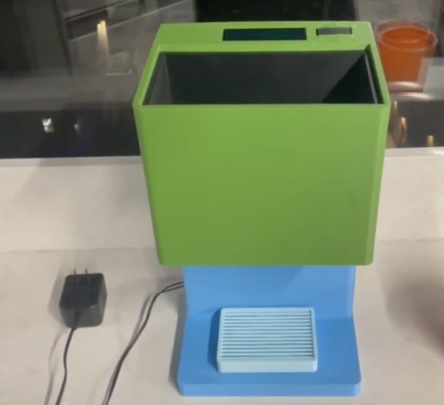 automatic liquid dispenser