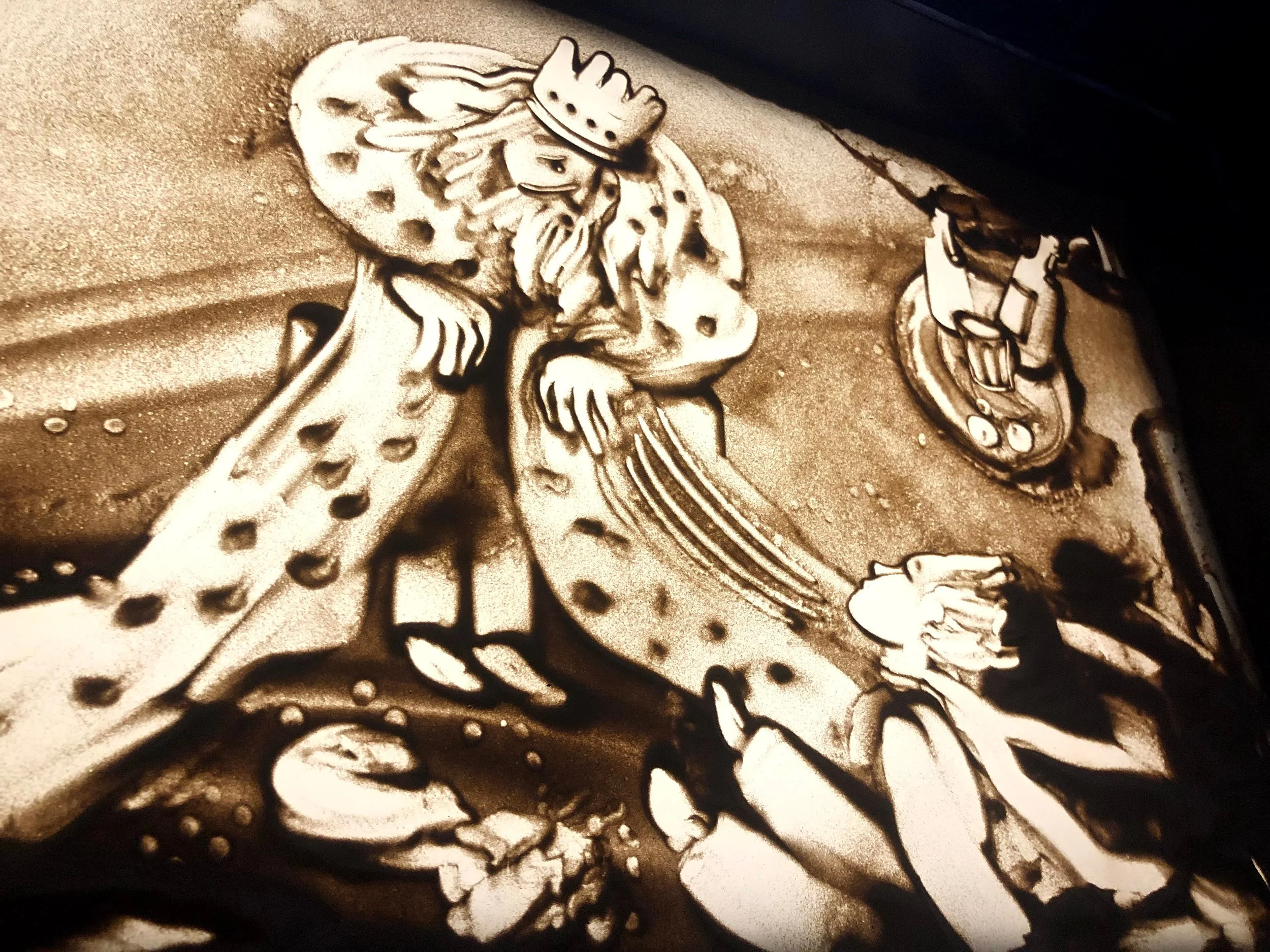 La storia del Piccolo Principe disegnata nella sabbia da Nadia Pretto, il re e il piccolo principe incontro nei pianeti, spettacolo con la compagnia delle Nuvole, Ernico Tavernini, Nadia Pretto
