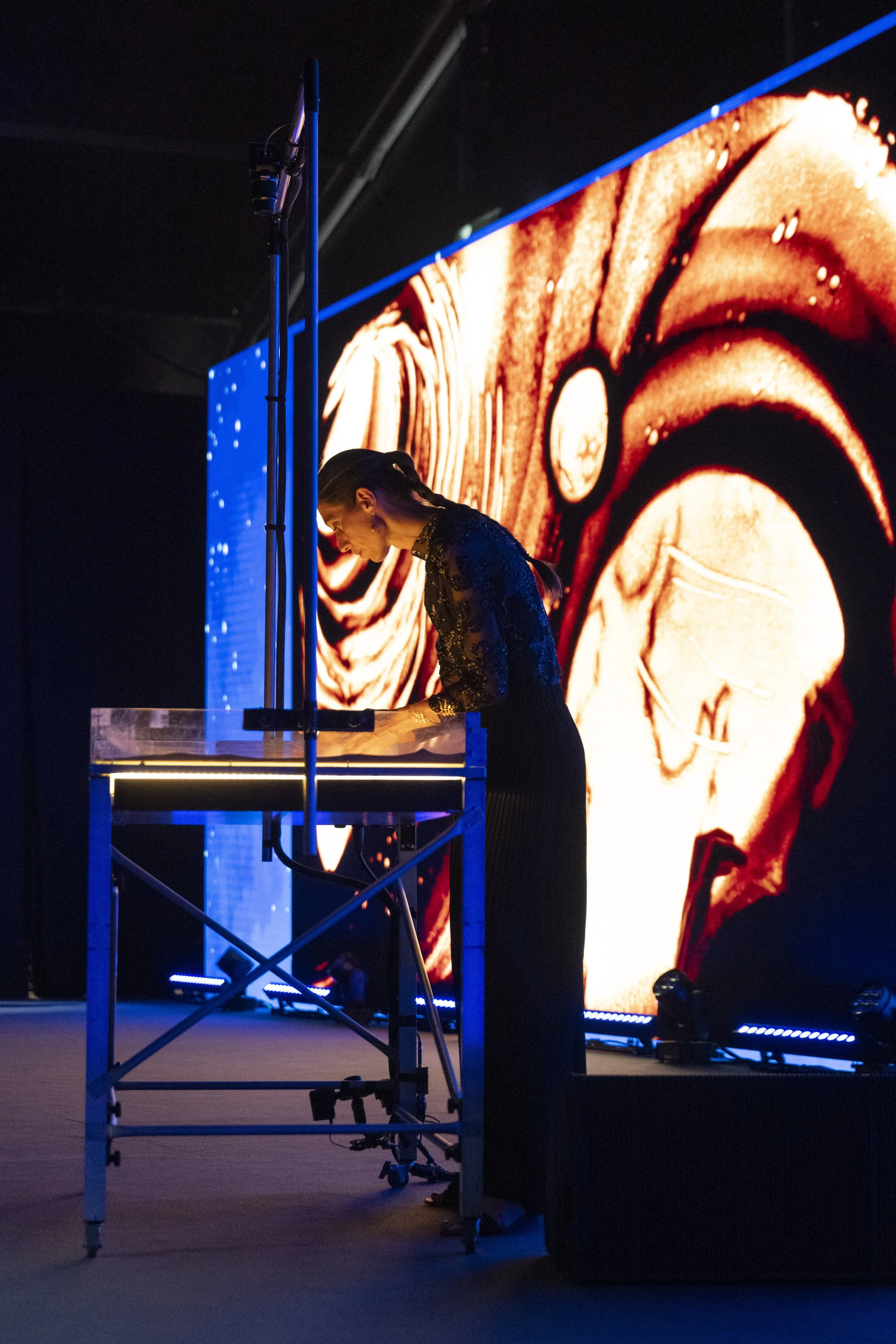 nadia-pretto-artista-sabbia-spettacolo-sand-art-live-show.jpg