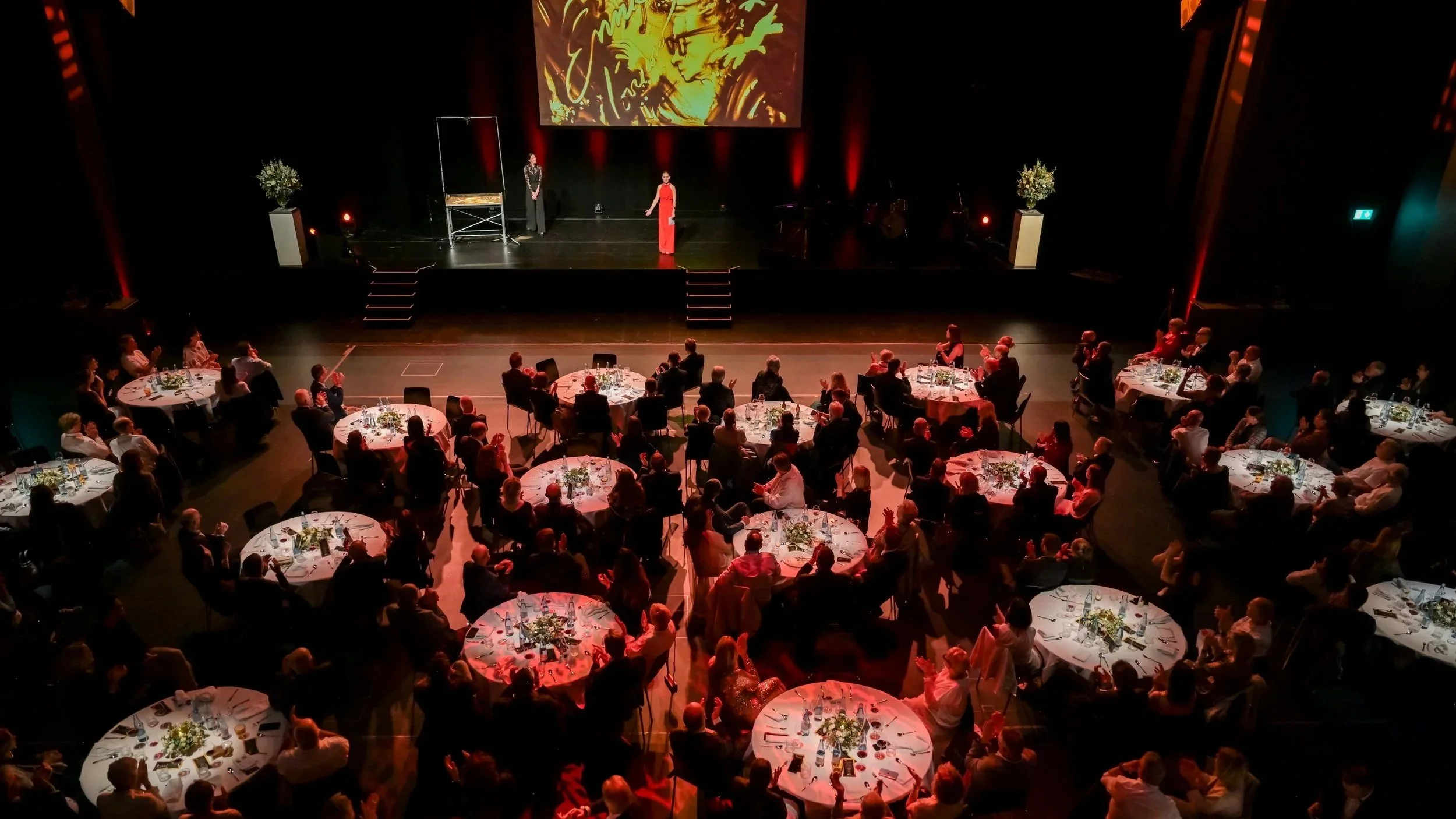 Spettacolo di sand art su misura di Nadia Pretto per netto Einkaufsgruppe, cena di gala al KKL di Lucerna in Svizzera