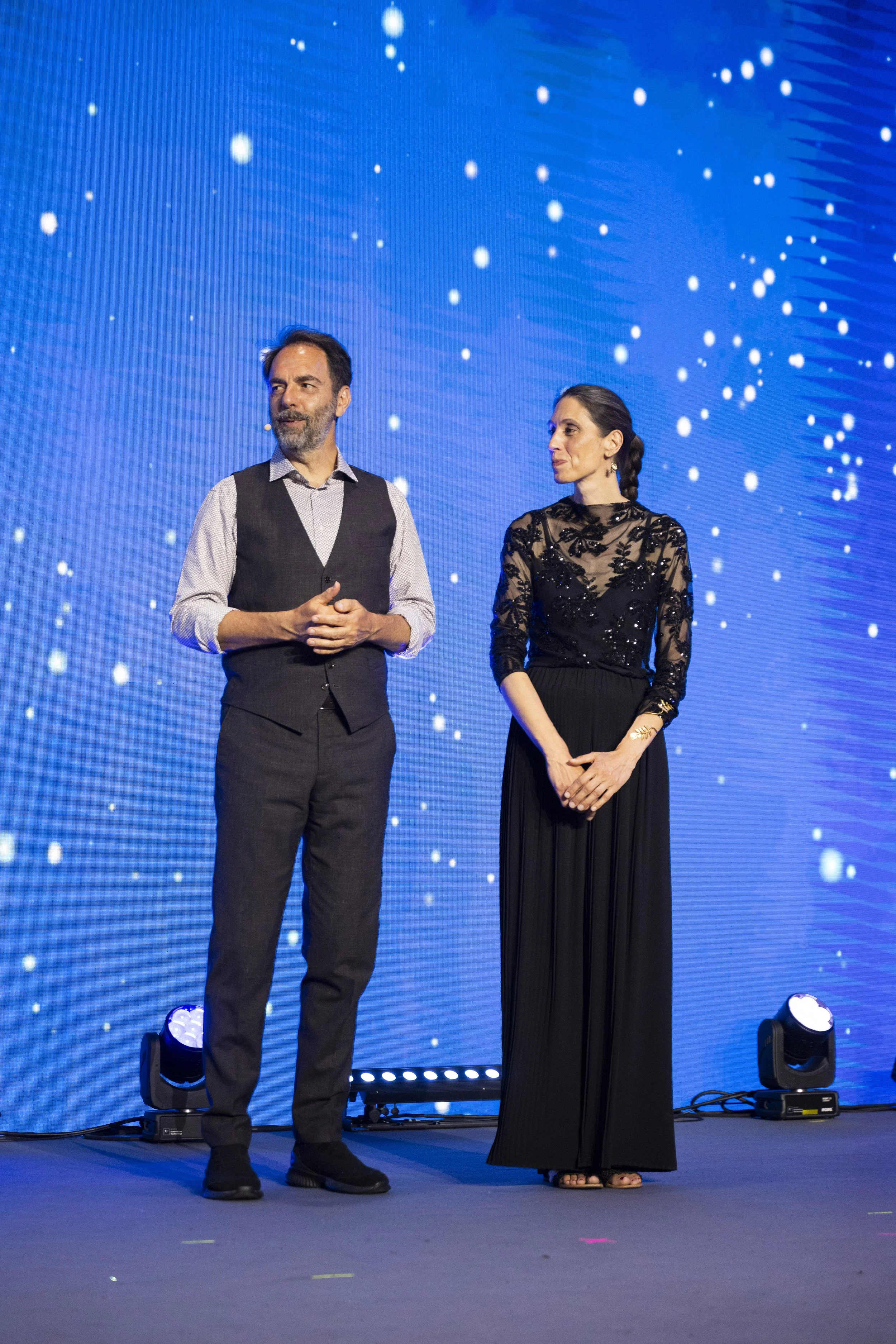nadia-pretto-neri-marcore-spettacolo-sand-art-credem-euromobiliare.jpg
