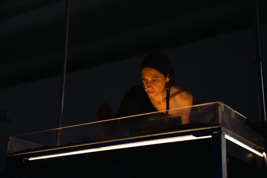 nadia-pretto-artista-sabbia-spettacolo-personalizzato-first-cisl-roma.jpg