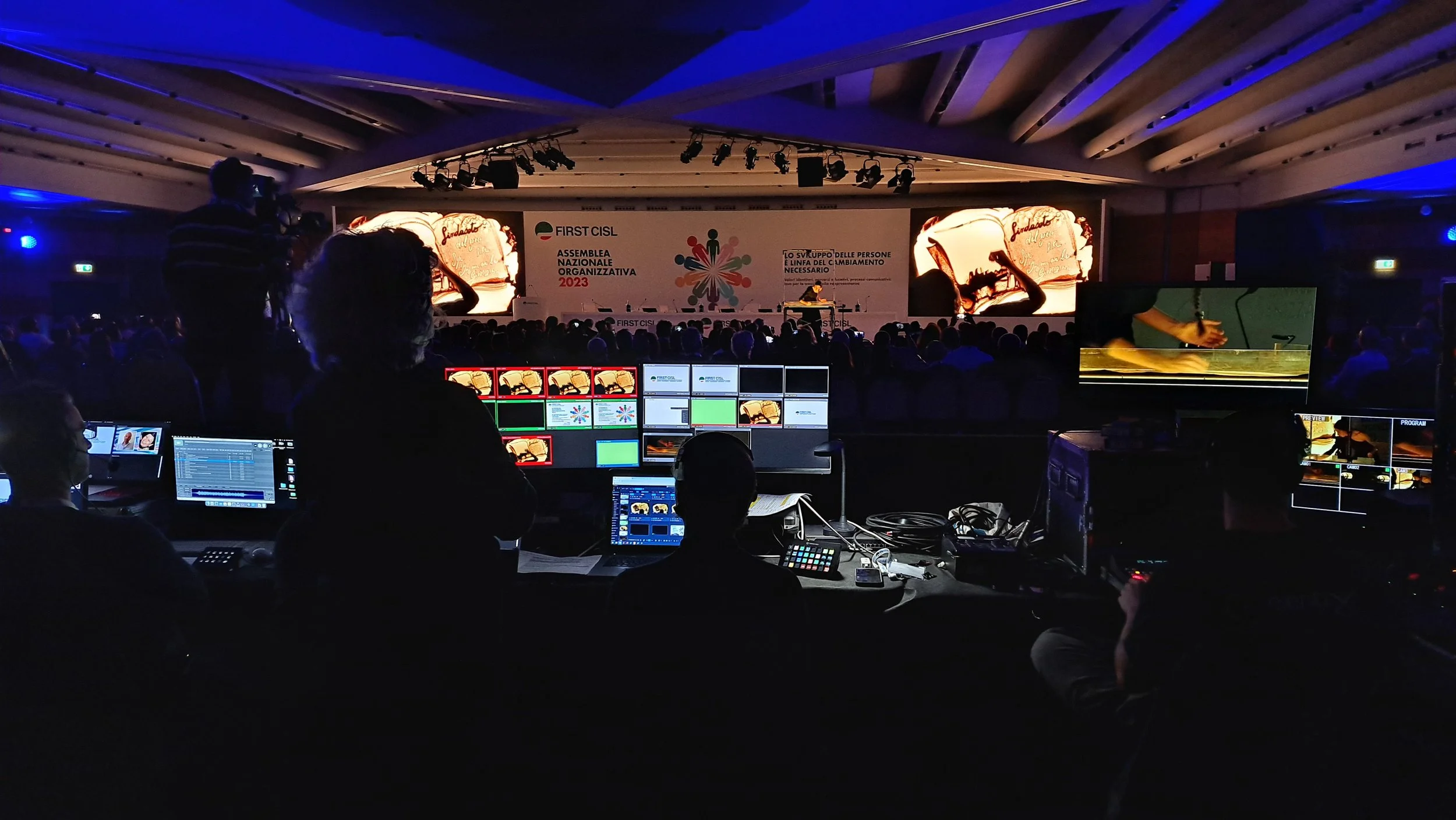 assemblea-organizzativa-roma-first-cisl-apertura-spettacolo-sabbia-artista-nadia-pretto.jpg