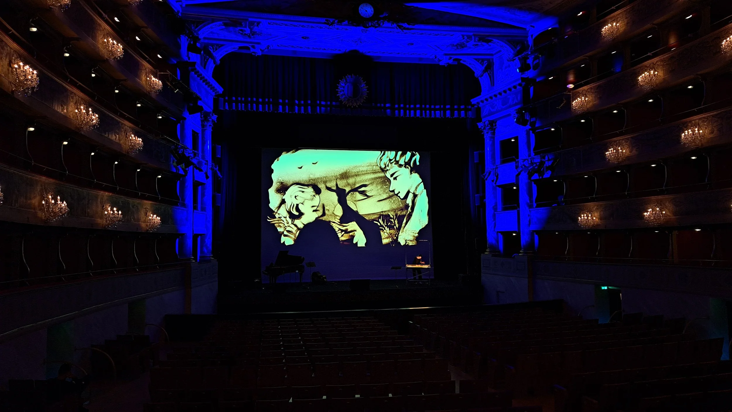 100-anni-cassa-lombarda-teatro-donizetti-bergamo-nadia-pretto-artista-sabbia-sand-art-evento.jpg