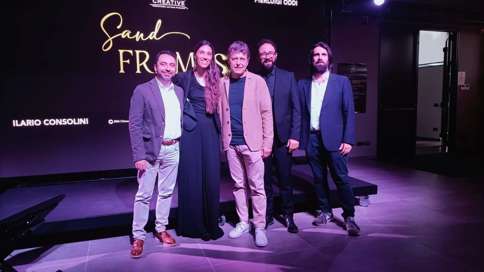 Il gruppo di lavoro di Sand Frames con Nadia Pretto, spettacolo di sand art dedicato al cinema