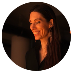 Nadia Pretto, artista, ideazione visiva, drammaturgia e disegni di Sand Frames