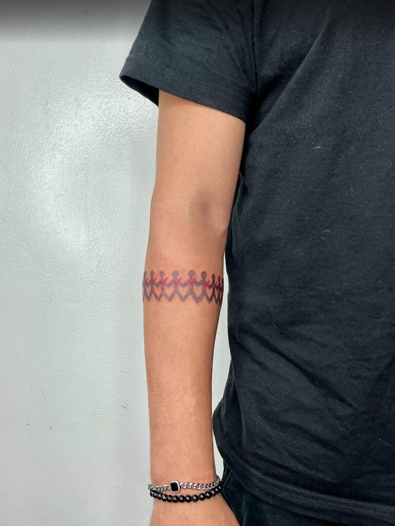 Tattoo of Three Days Grace around the upper arm.