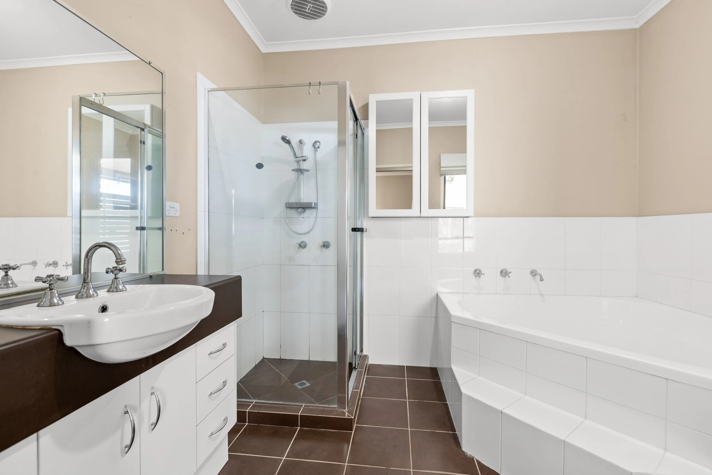 6 Kookaburra Cl Weston-1.jpg