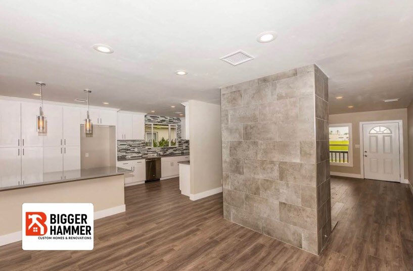 A complete transformation from outdated and closed-off to bright, open, and functional. 🔨 
 

#beforeandafter #kitchenremodel #homerenovation #transformation #orangecountycontractor