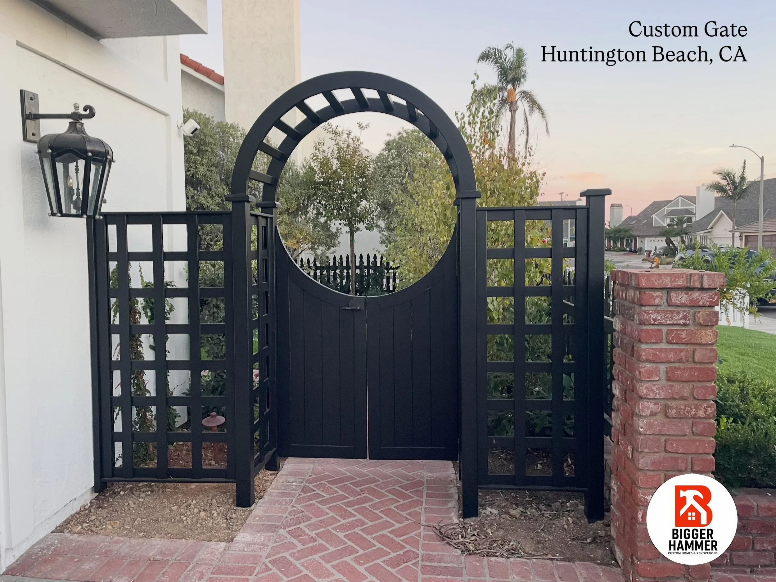 First impressions start at the curb. 🪚This custom-built entryway is officially ready to welcome guests. 

#gate #customgate #orangecountyconstruction #carpentry