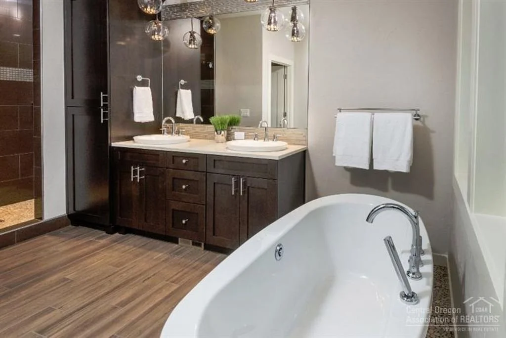 Master Bath.jpg
