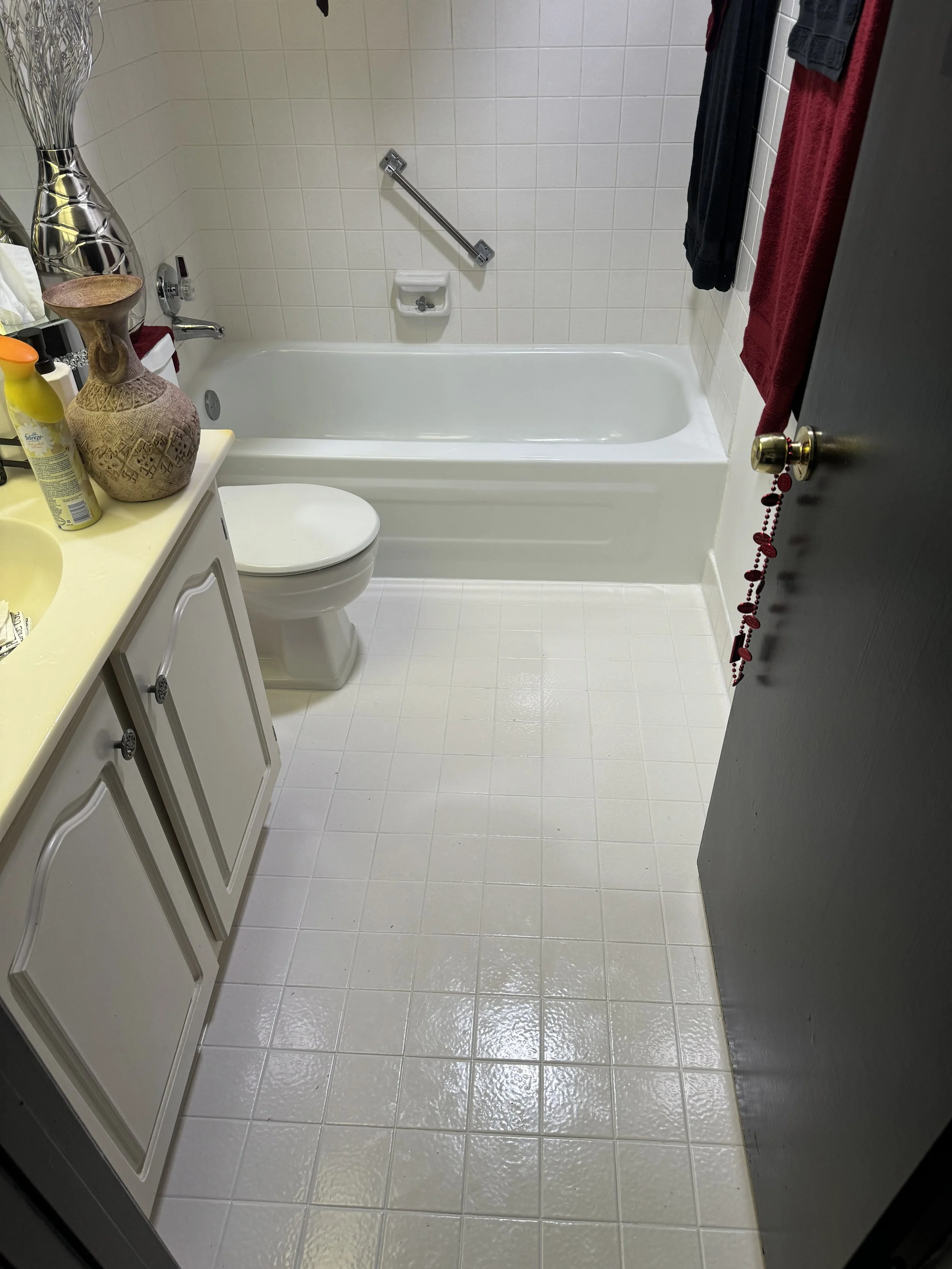 Bathroom wall tile and tub surround restored with epoxy caulking in Coral Springs.