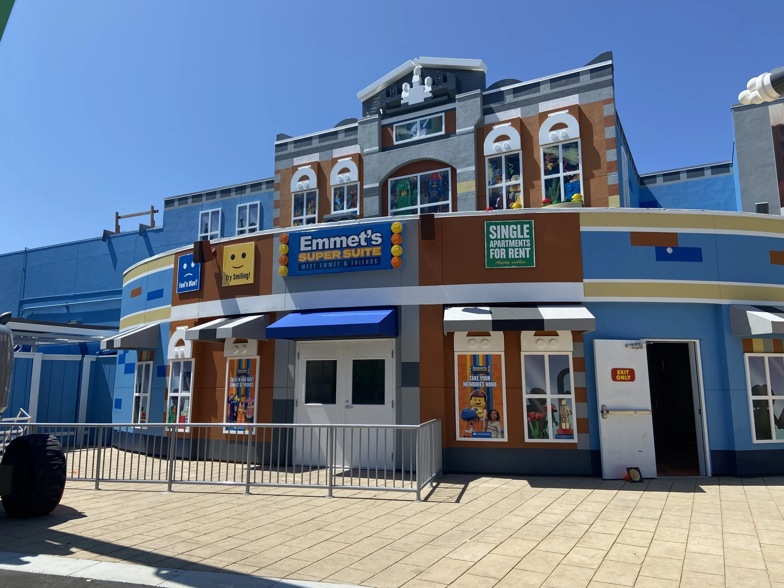 Legoland LEGO Movie Expansion Meet and greet building