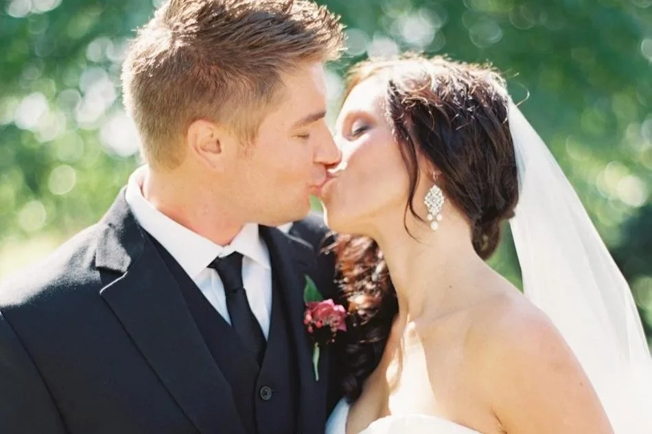 OMAHACOUNTRYCLUBWEDDINGPHOTOGRAPHER25.jpg