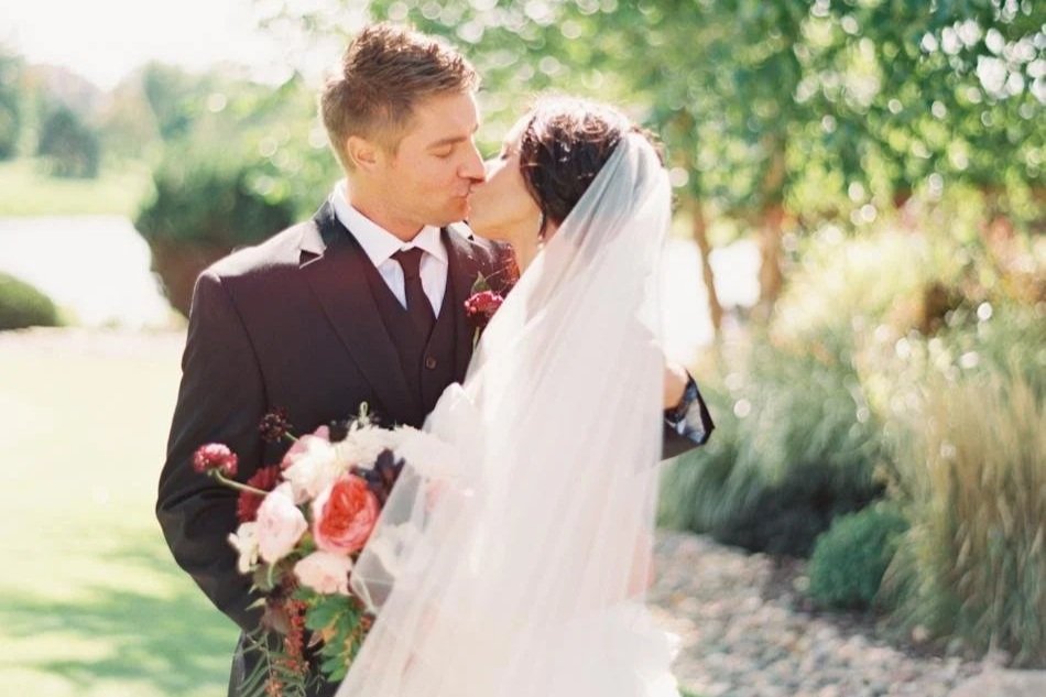 OMAHACOUNTRYCLUBWEDDINGPHOTOGRAPHER30.jpg