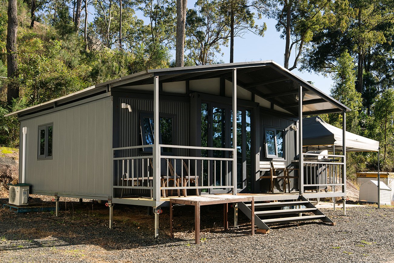 LittleChooksFarm_cabin2b_1.jpg