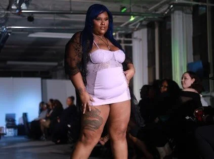 As soon as she put this on, she knew exactly what time it was 😏
✨ Made for curves like yours
✨ Shop Craving Her Curves
-
-
Model @reine_lex 
📸 @enjoythereal 
-
-
#cravinghercurves #plussizelingerie #detroitfashion #plussizeboutique