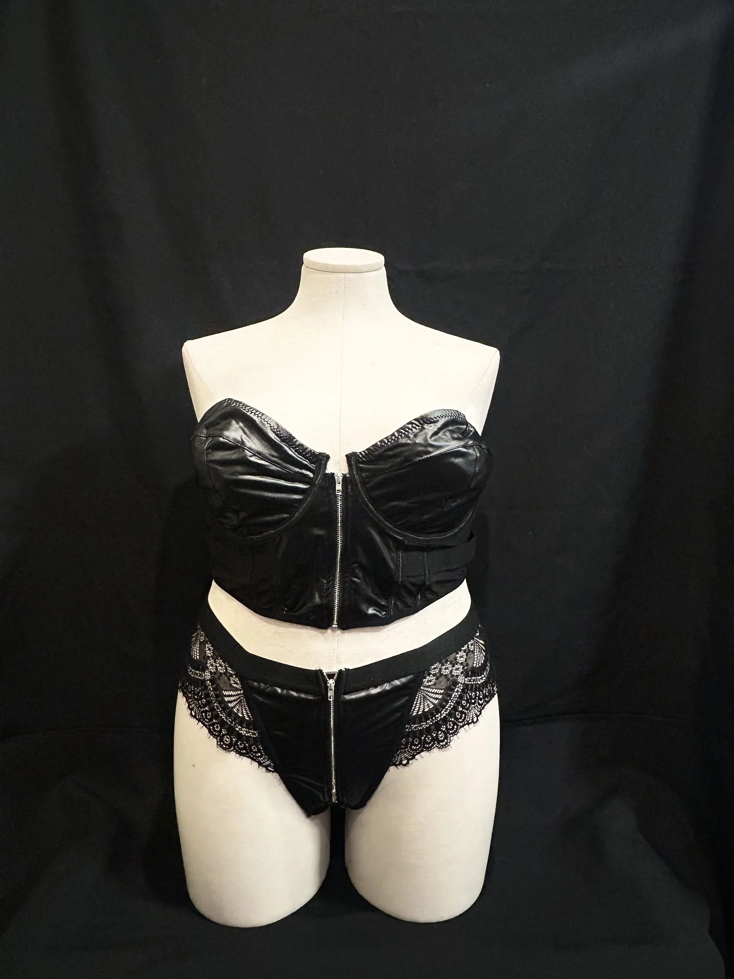 Iyana Leather Bra Set