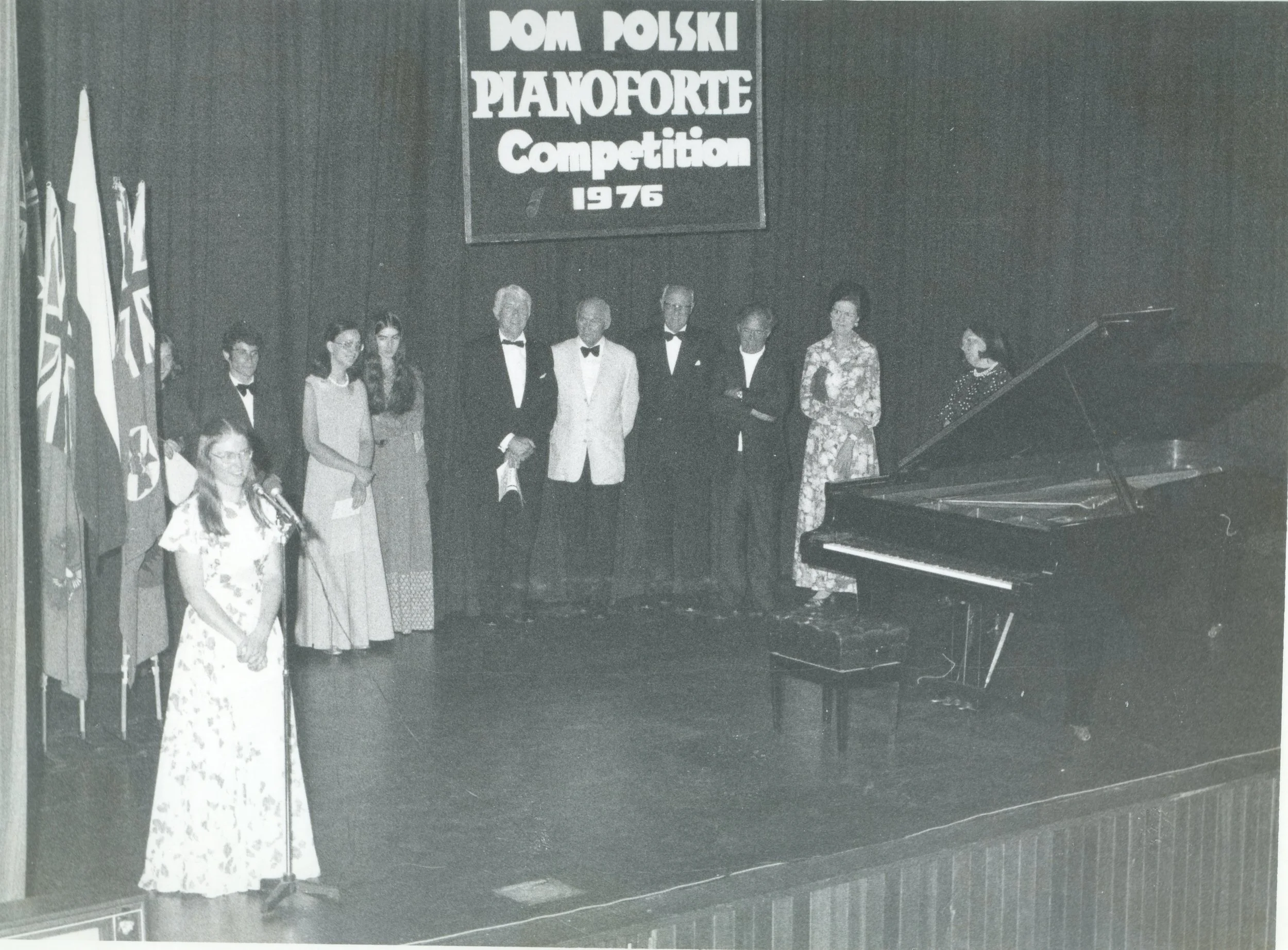 Archival photo of the 1976 Dom Polski Pianoforte Competition on stage in Adelaide.