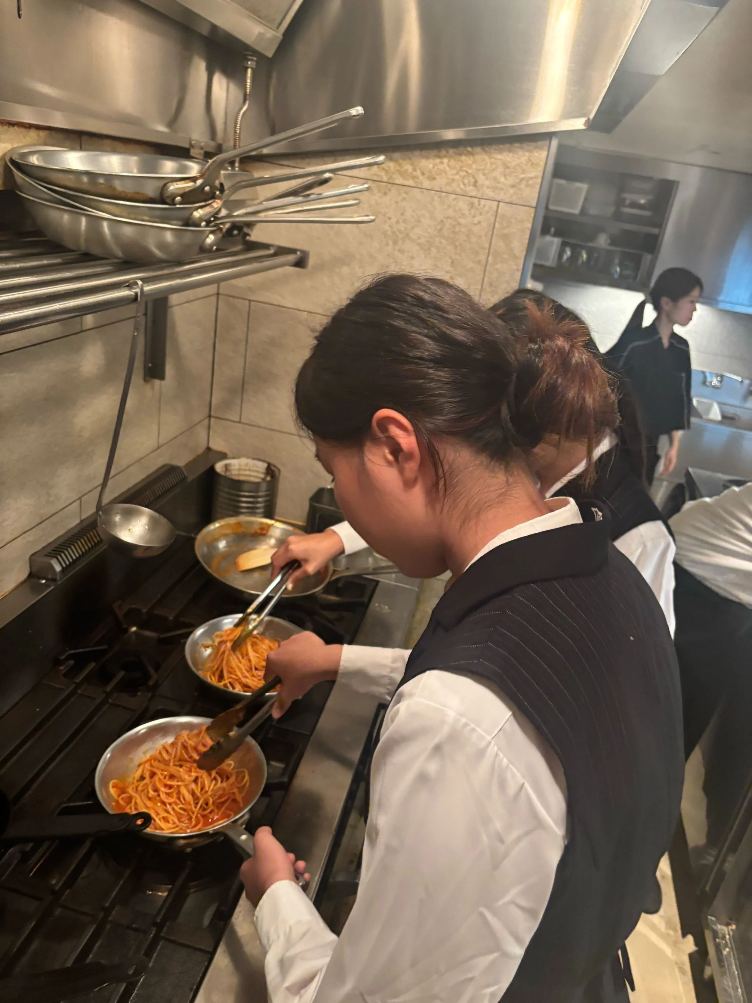 LINE_ALBUM_Emma’s Restaurant Internship 2026_260812_17.jpg