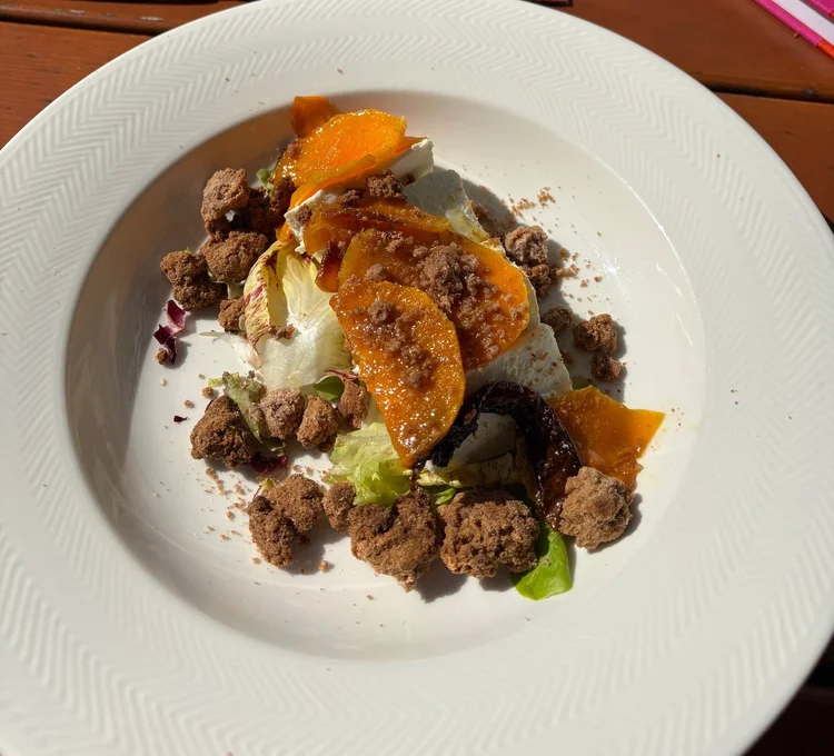 Herbstliches Gericht mit Kastanien im Palazzo Salis